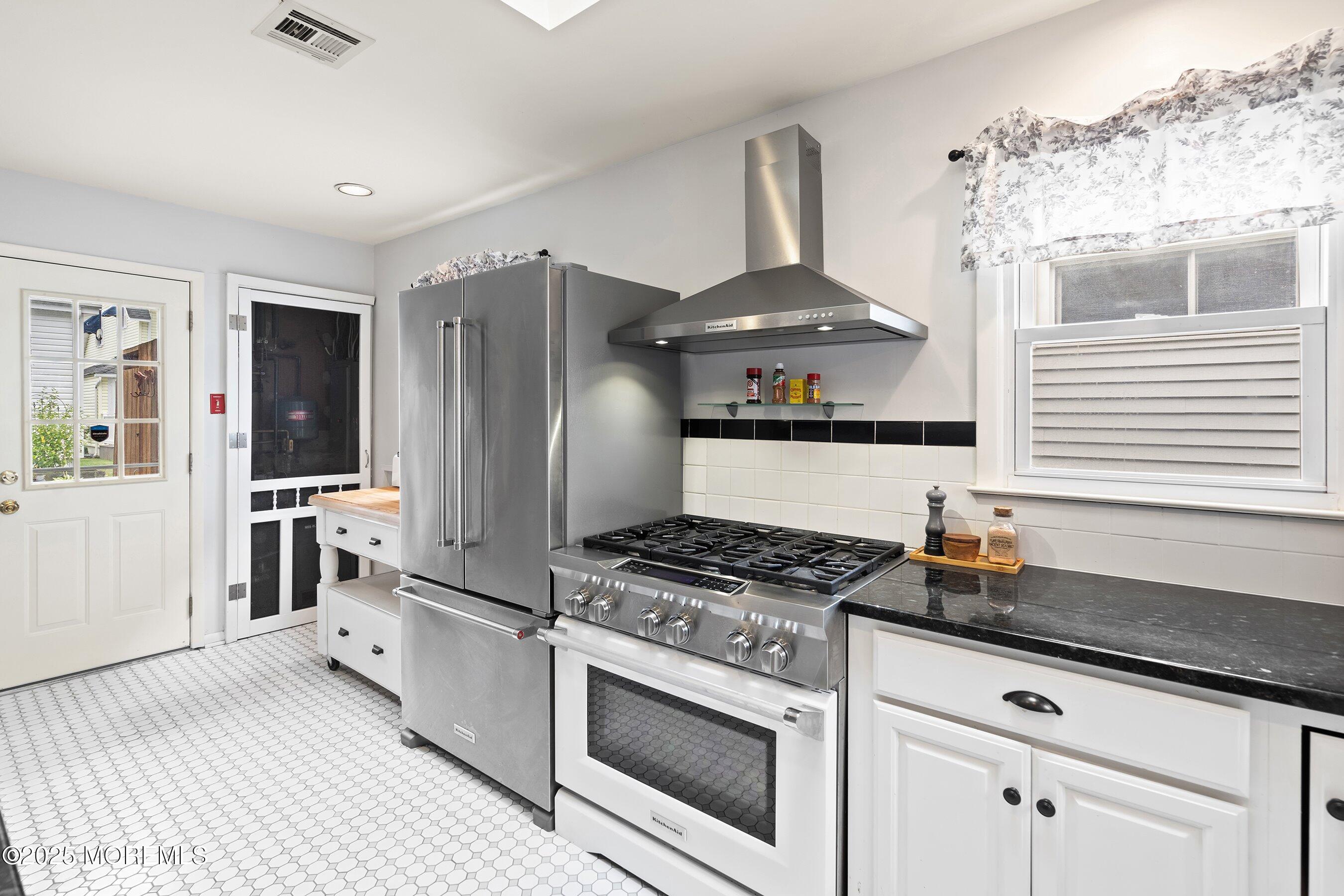 135 Lakeside Avenue, Avon-by-the-sea