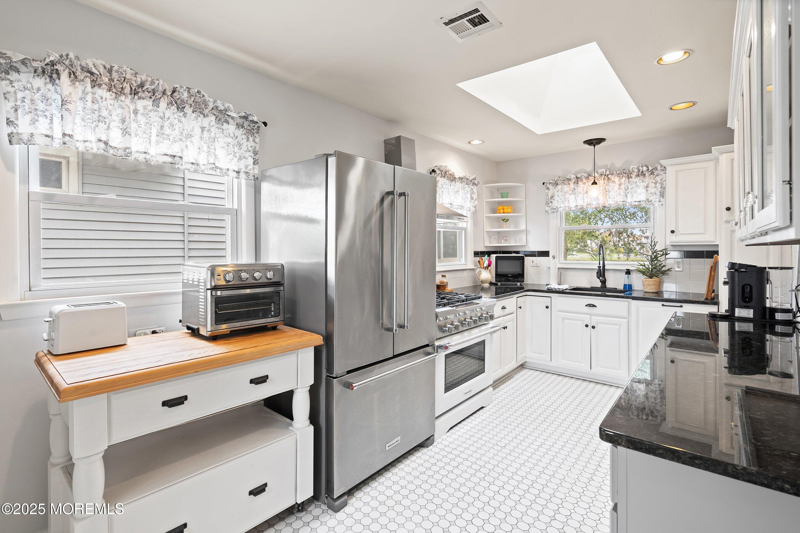 135 Lakeside Avenue, Avon-by-the-sea