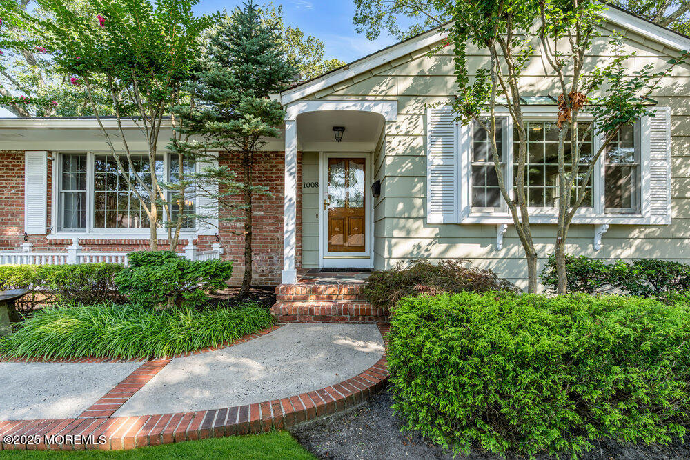 1008 Sunset Drive