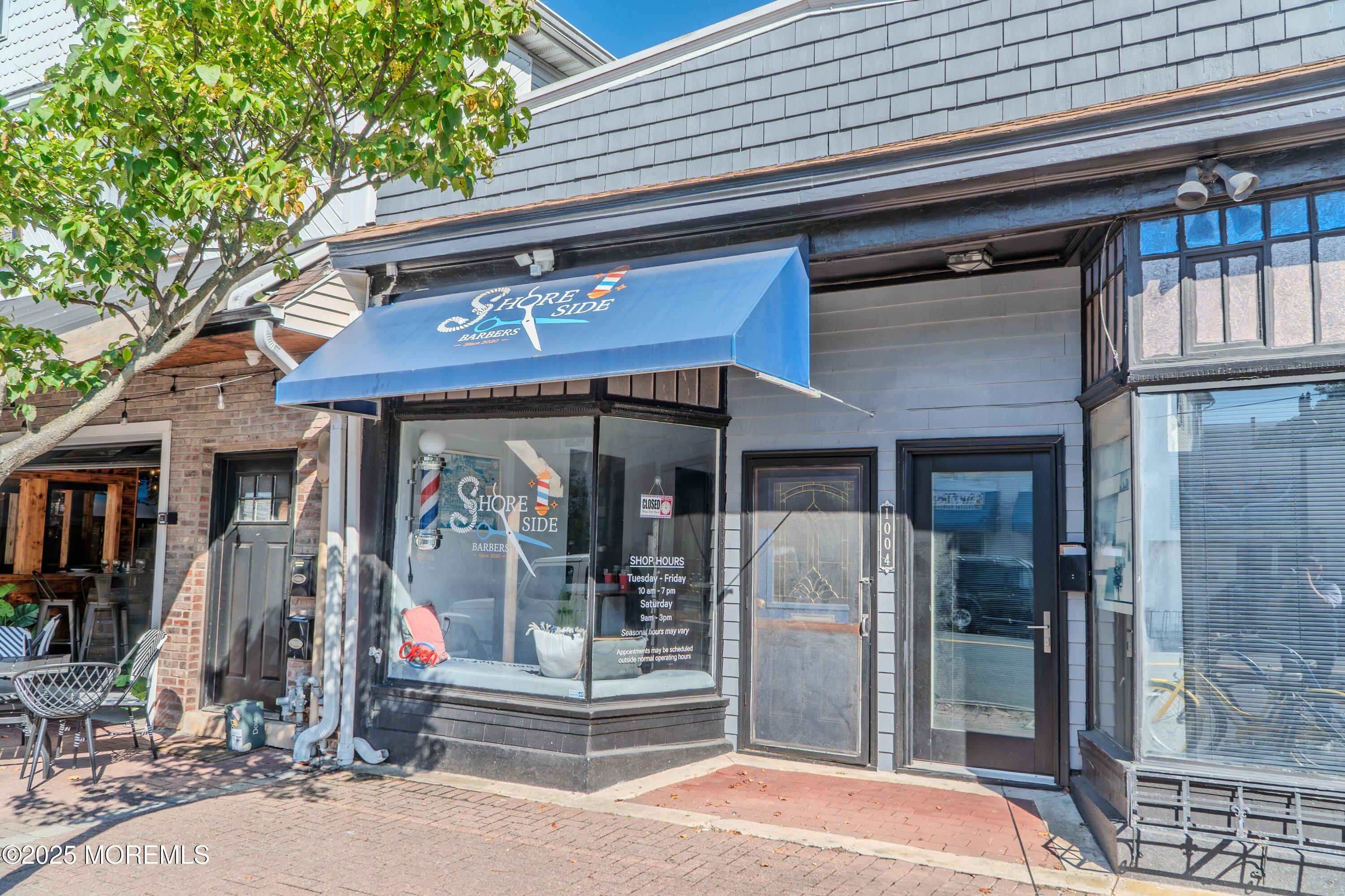 1004 Main Street, A