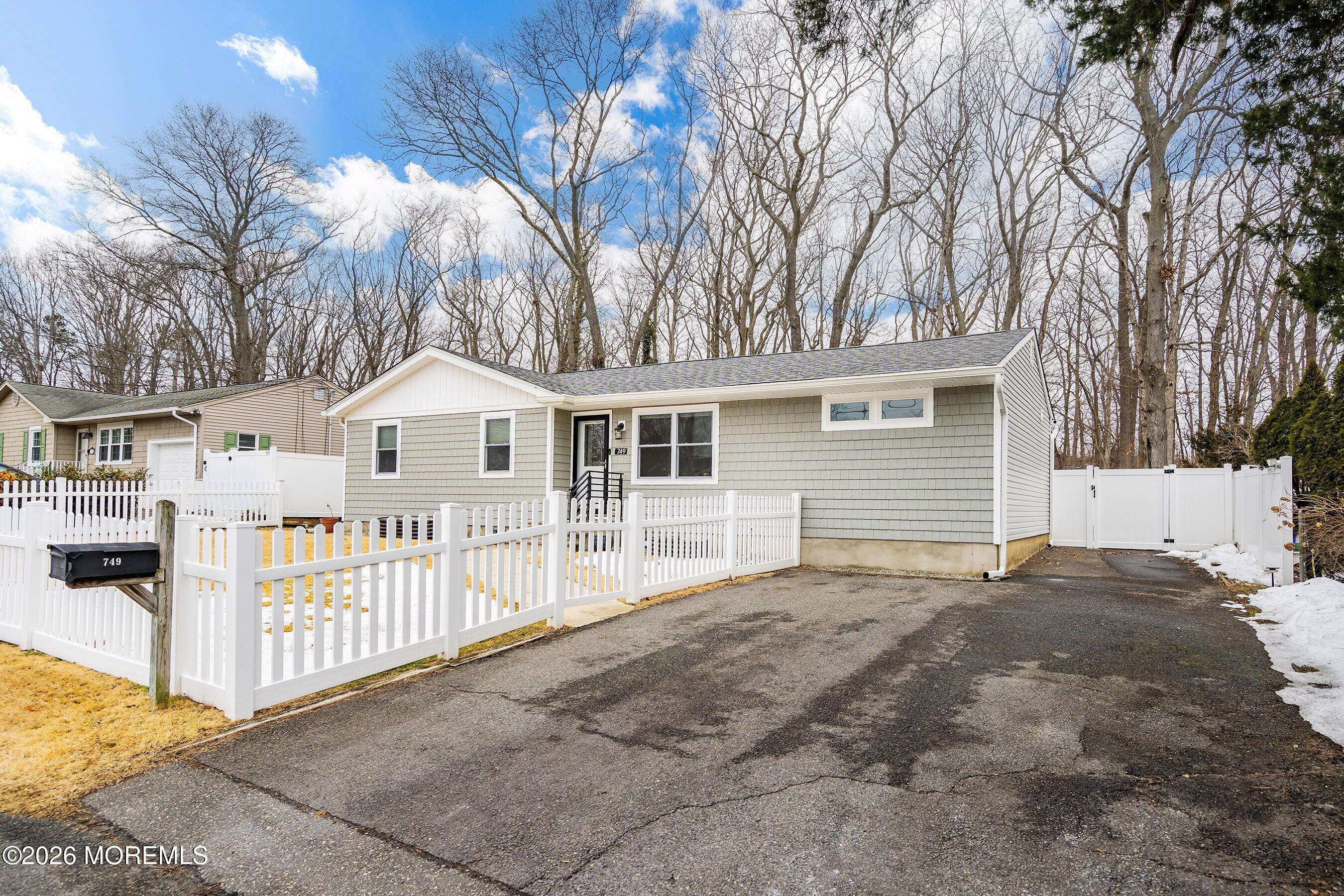 749 Hardean Road