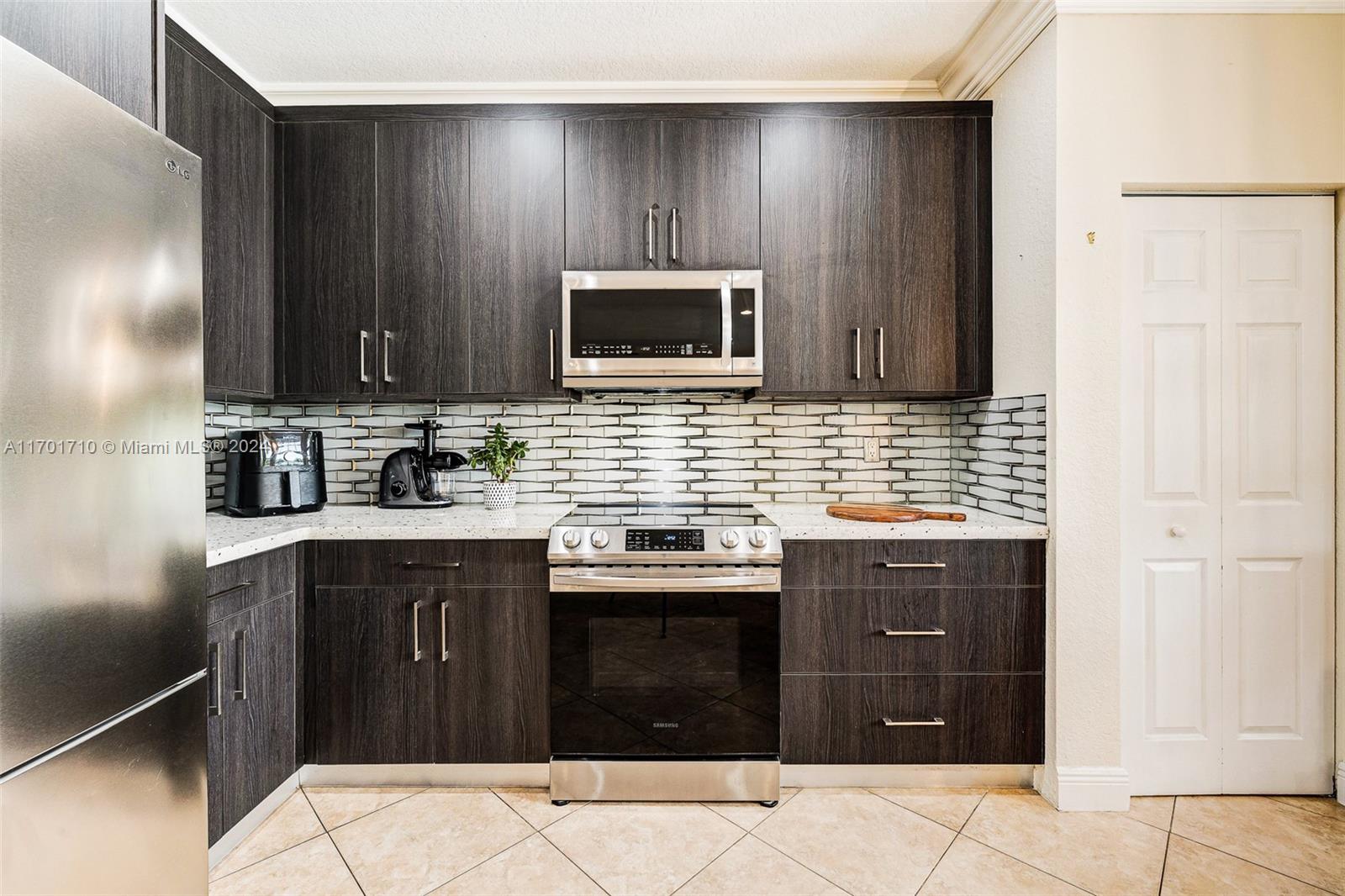 701 Nandina Dr