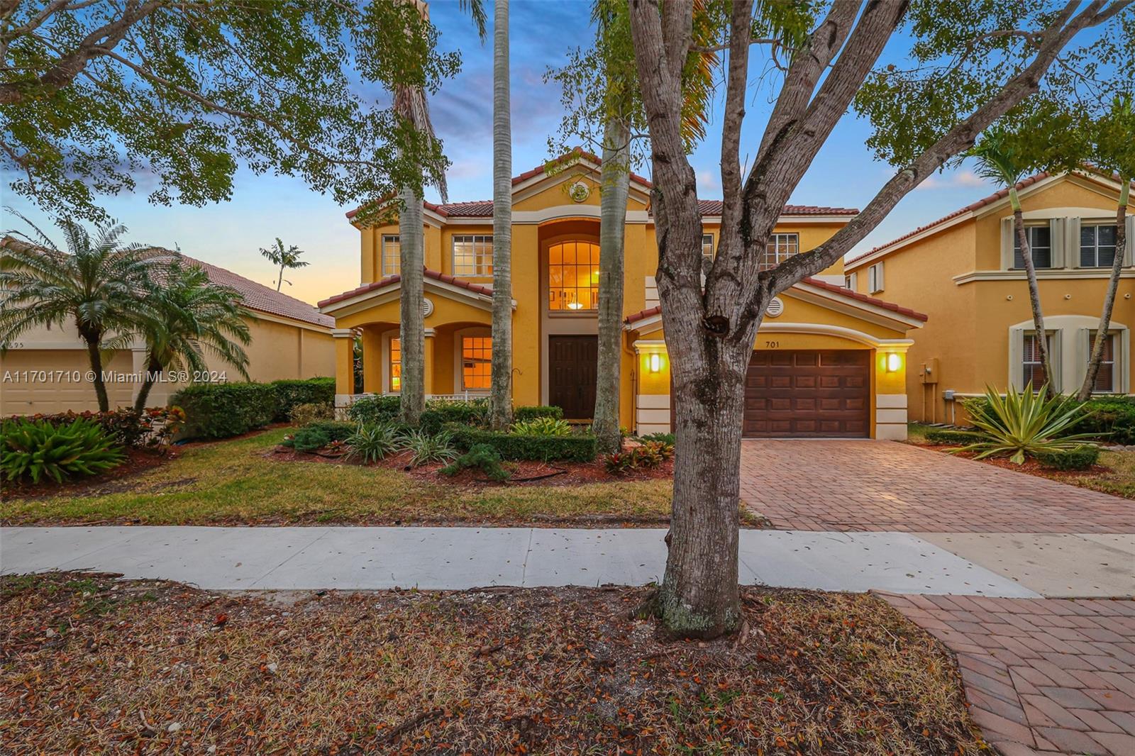 701 Nandina Dr