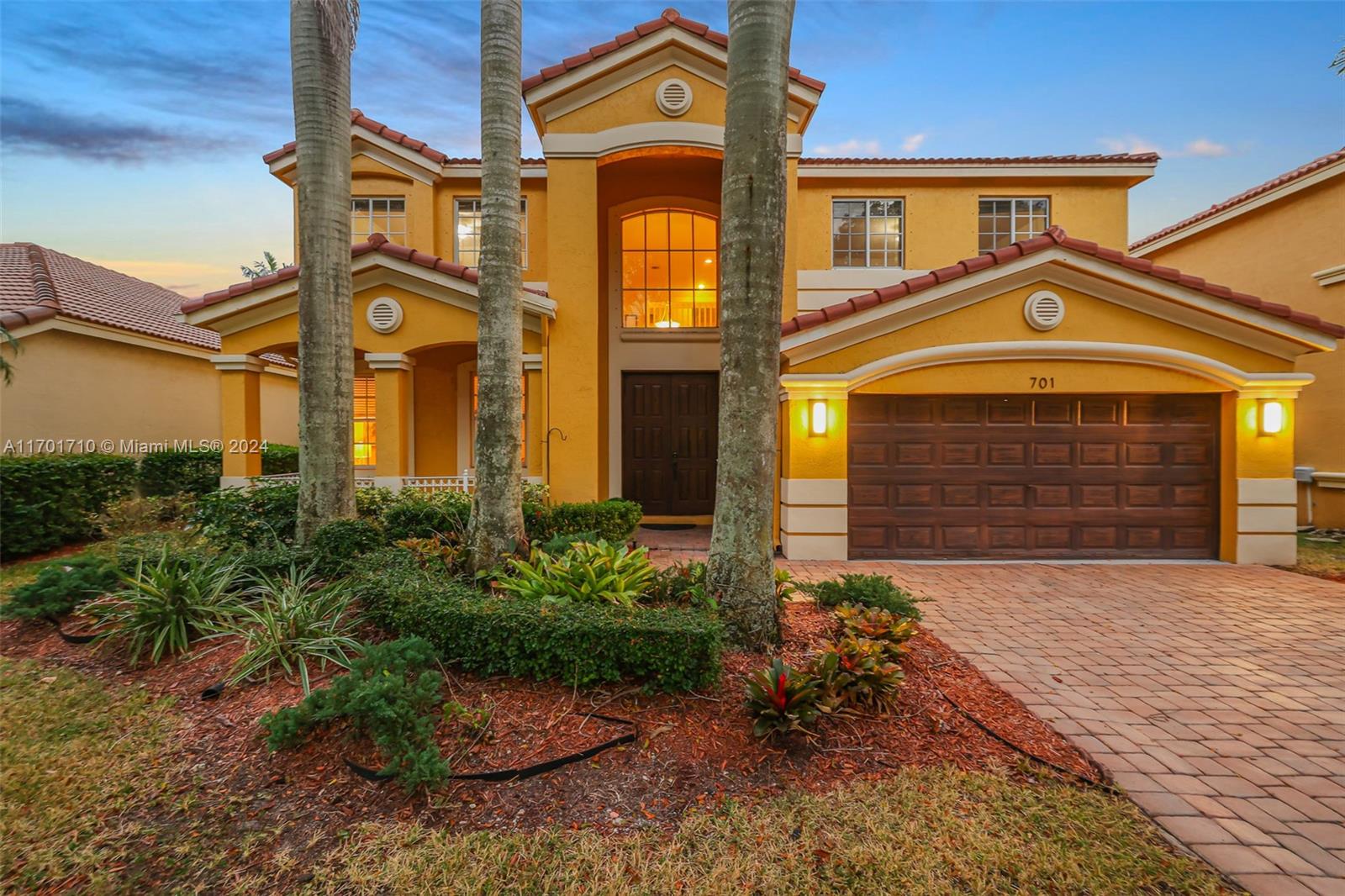 701 Nandina Dr