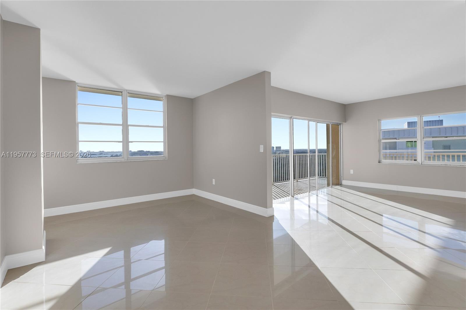 300 Bayview Dr # 06 Unit: PH-06