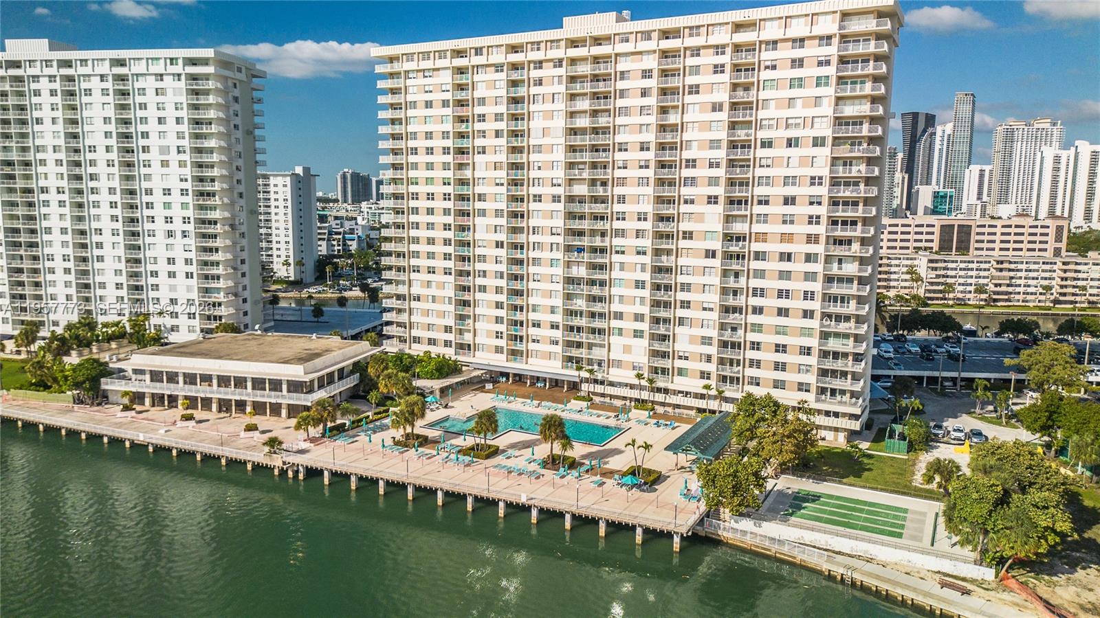 300 Bayview Dr # 06 Unit: PH-06