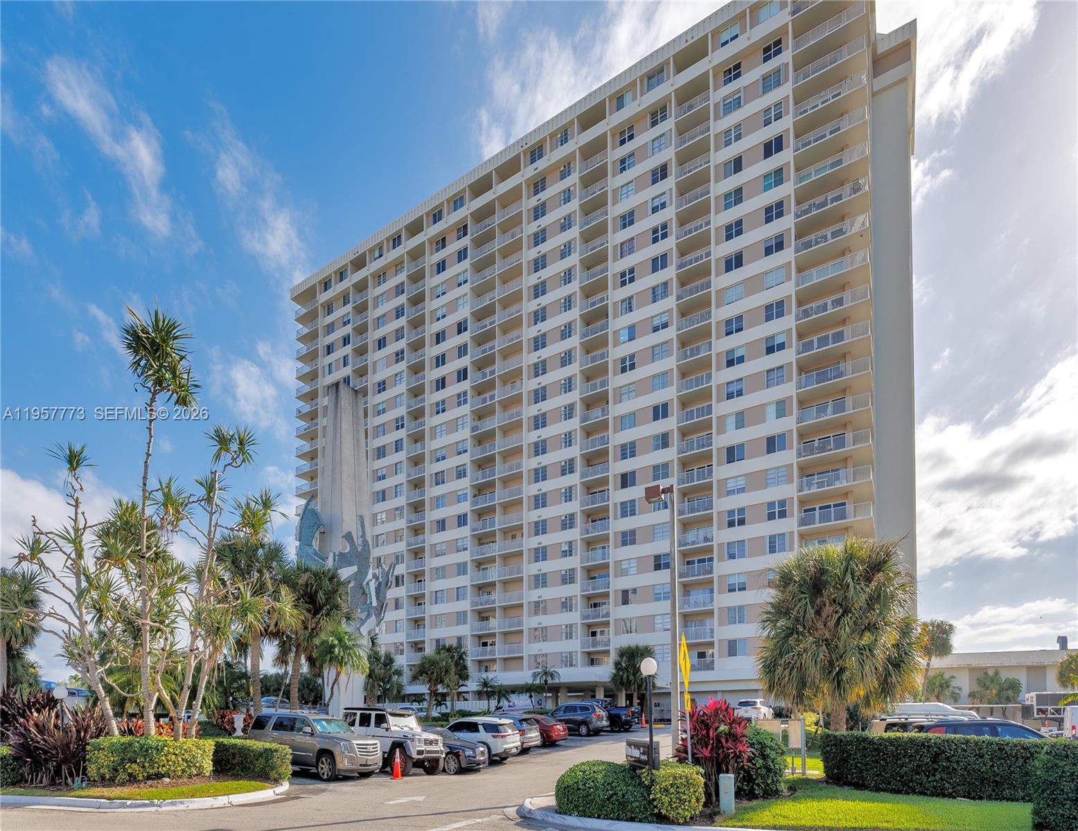 300 Bayview Dr # 06 Unit: PH-06