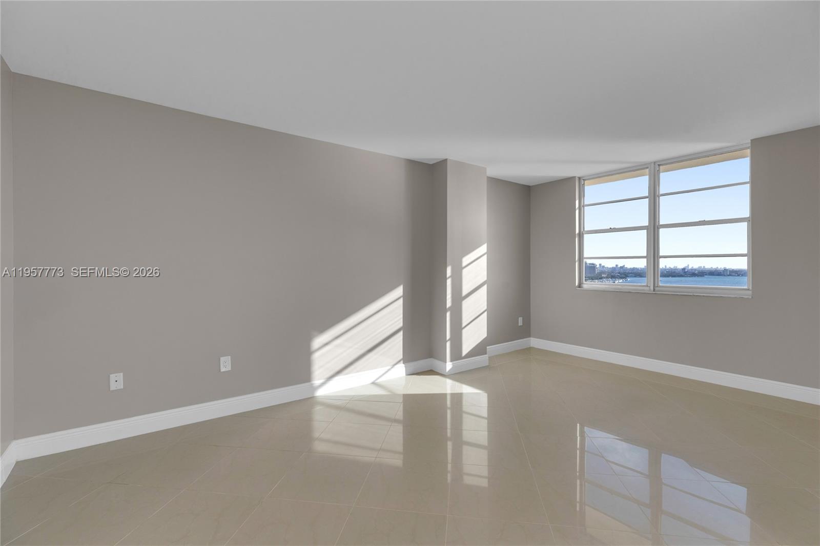 300 Bayview Dr # 06 Unit: PH-06