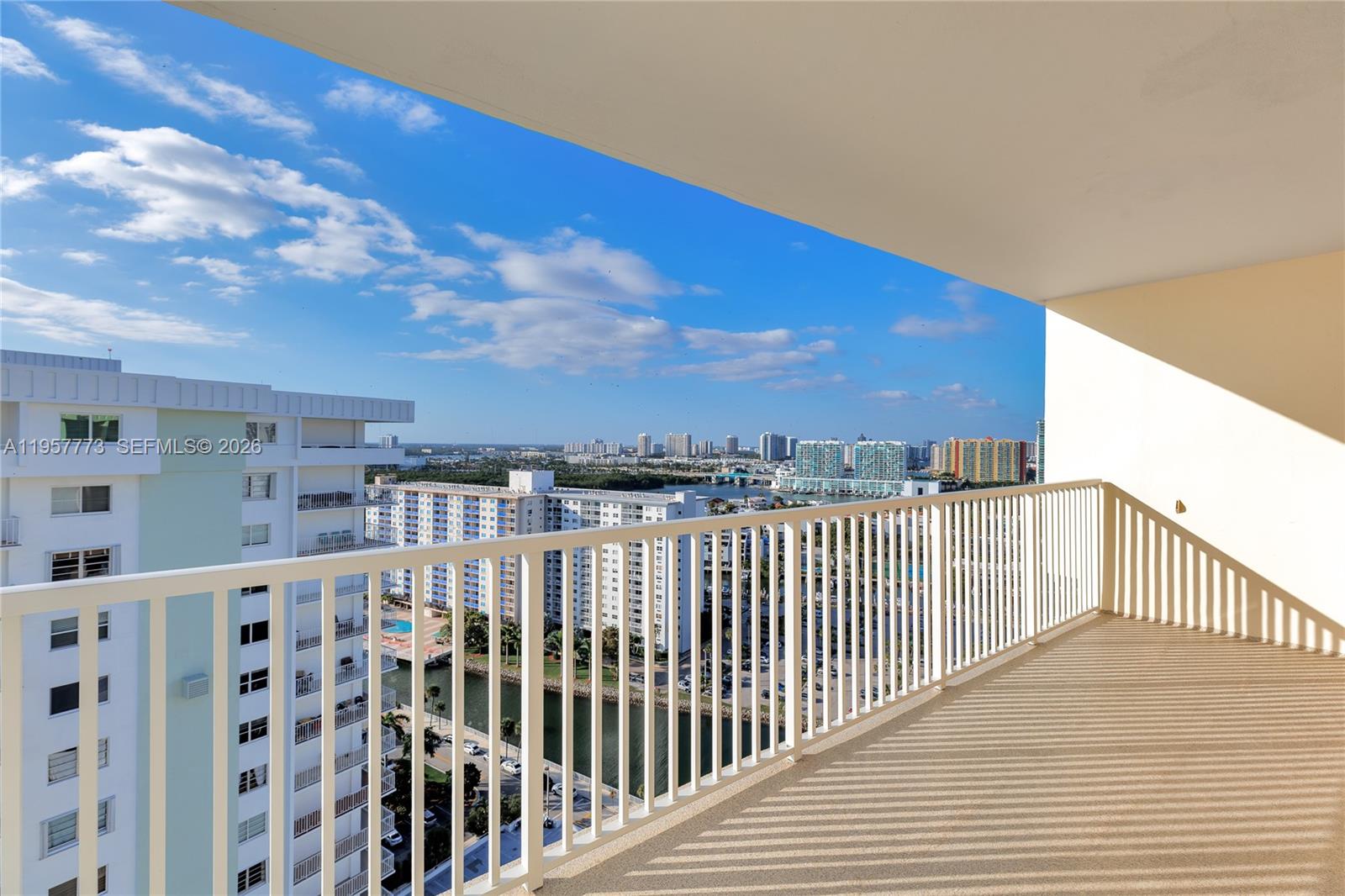 300 Bayview Dr # 06 Unit: PH-06