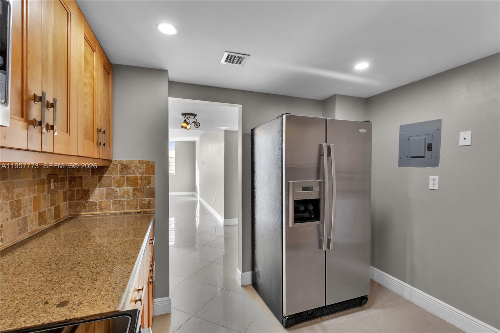 300 Bayview Dr # 06 Unit: PH-06
