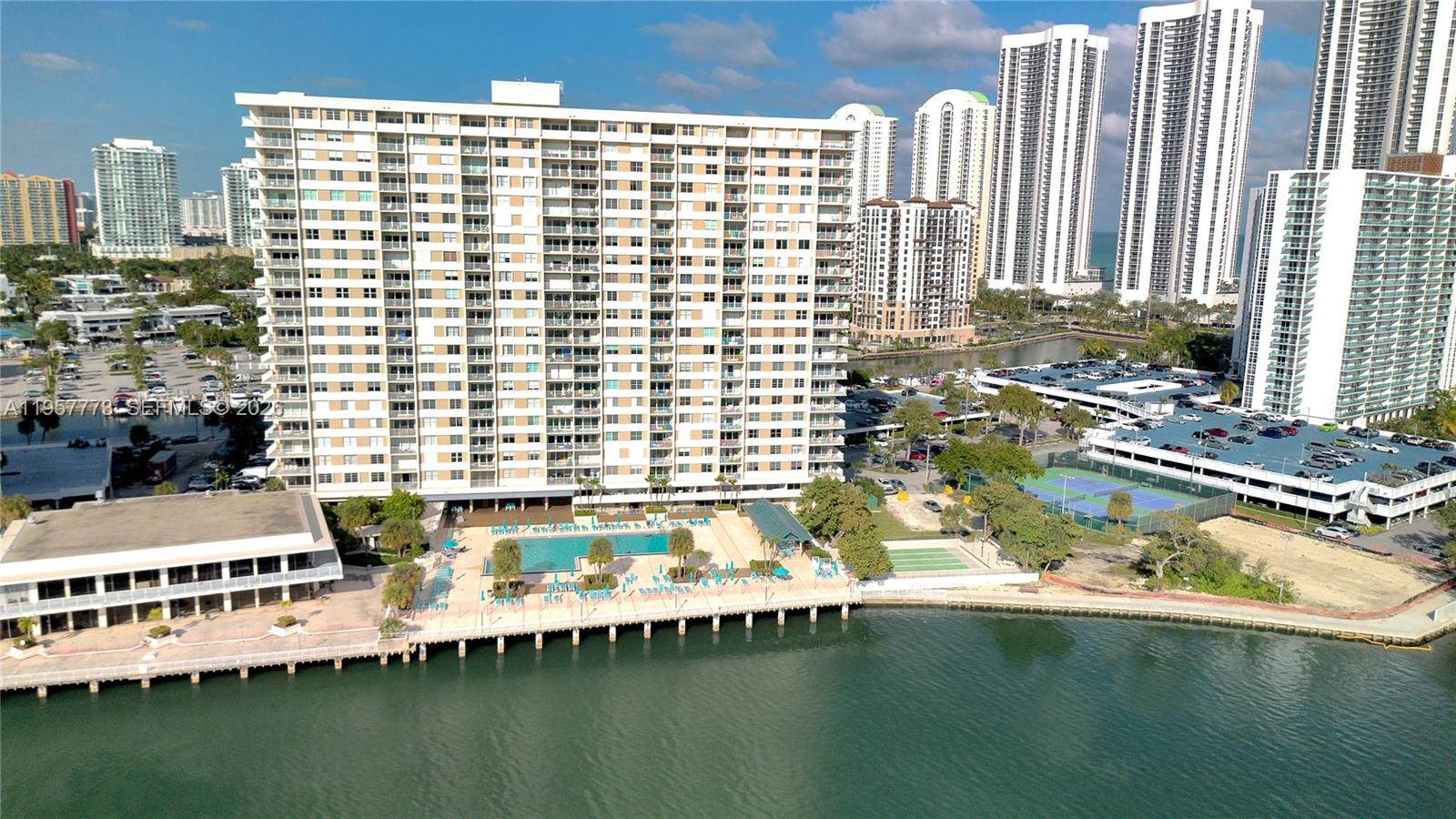 300 Bayview Dr # 06 Unit: PH-06