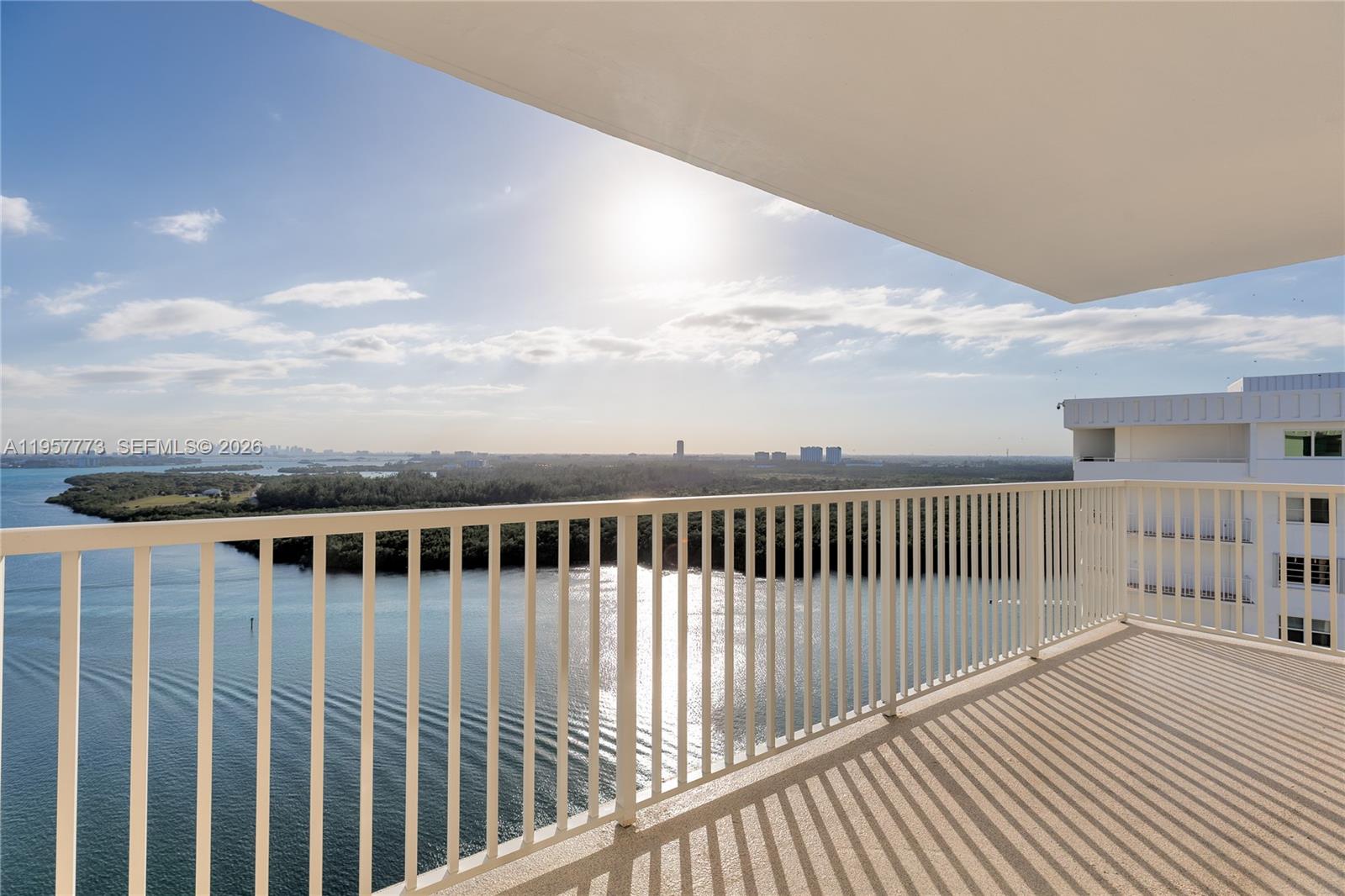 300 Bayview Dr # 06 Unit: PH-06