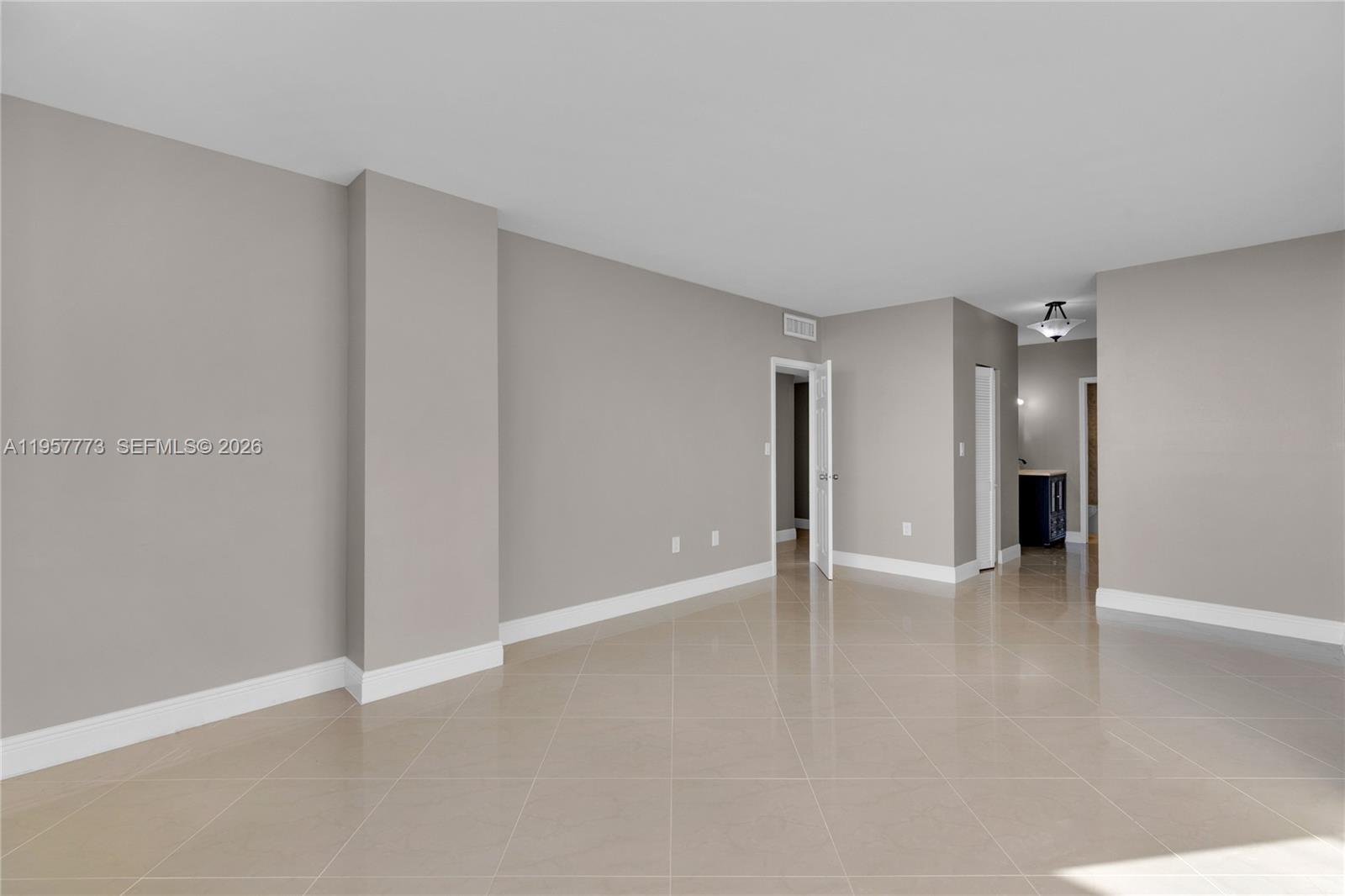 300 Bayview Dr # 06 Unit: PH-06