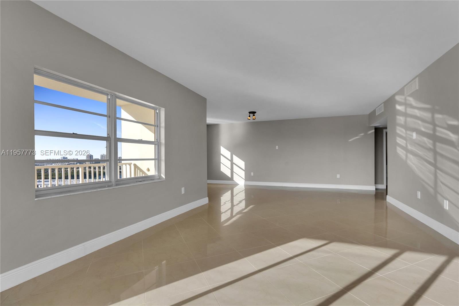 300 Bayview Dr # 06 Unit: PH-06