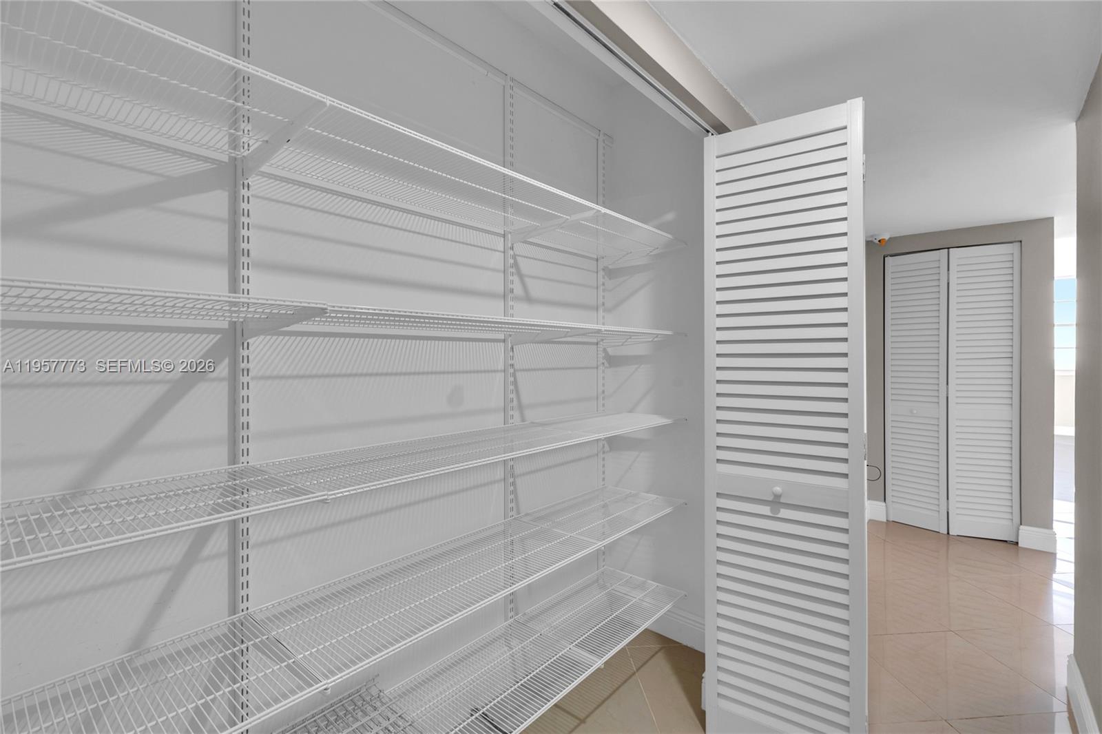 300 Bayview Dr # 06 Unit: PH-06