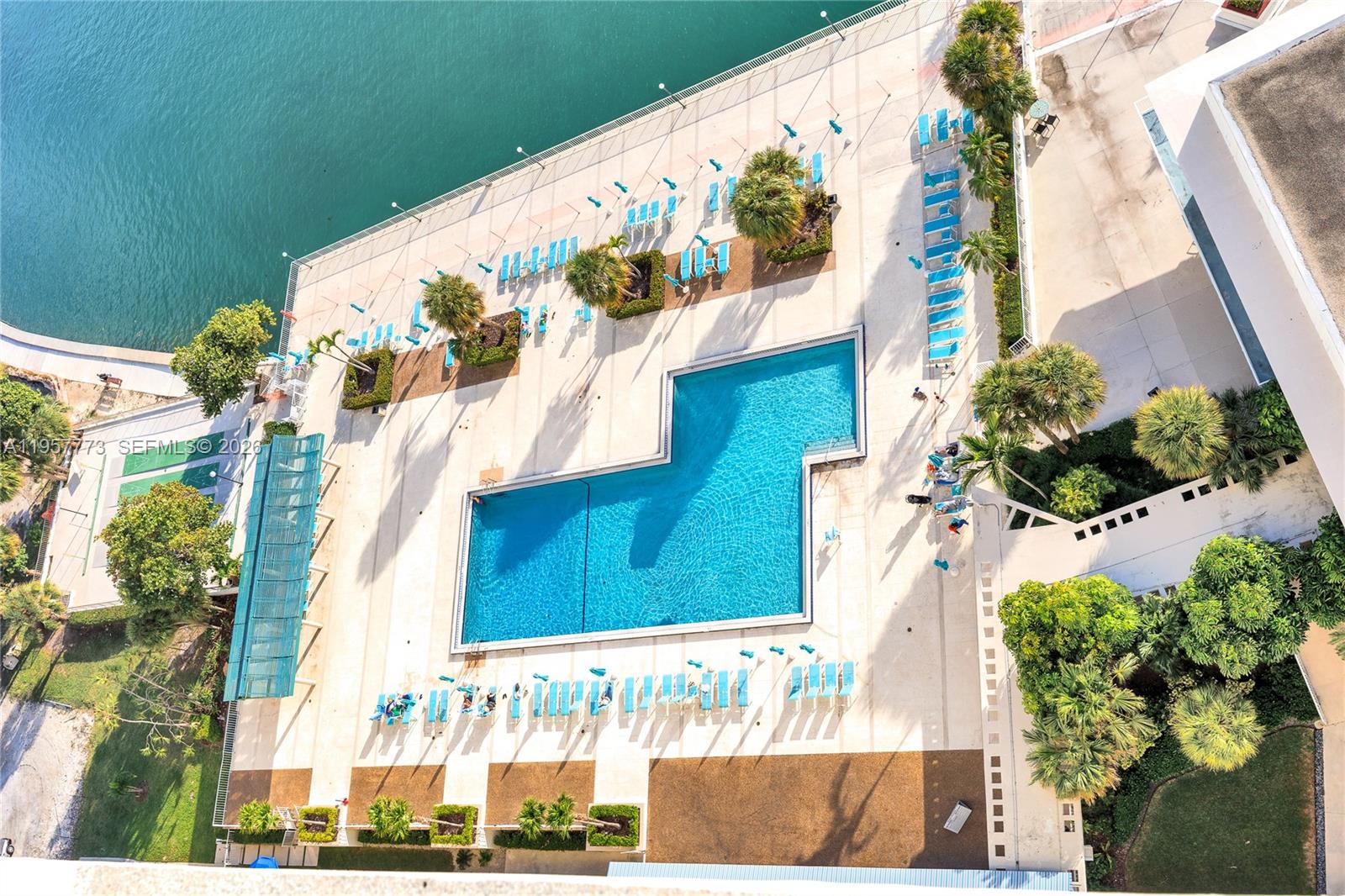 300 Bayview Dr # 06 Unit: PH-06