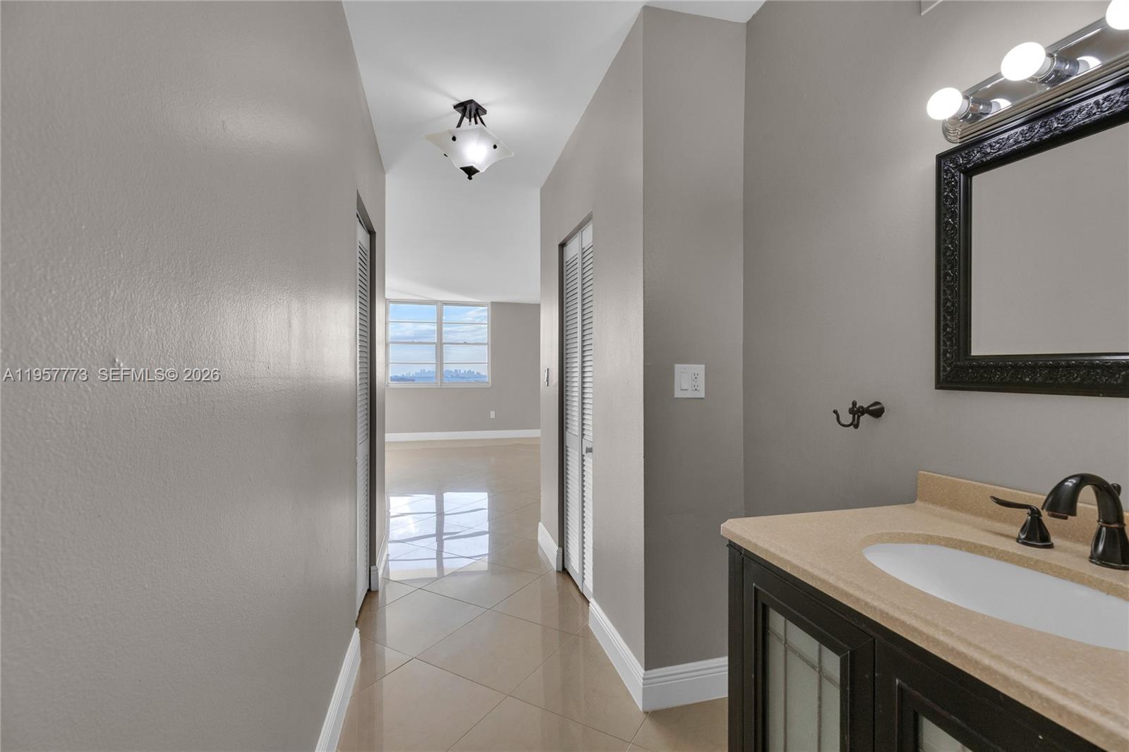 300 Bayview Dr # 06 Unit: PH-06