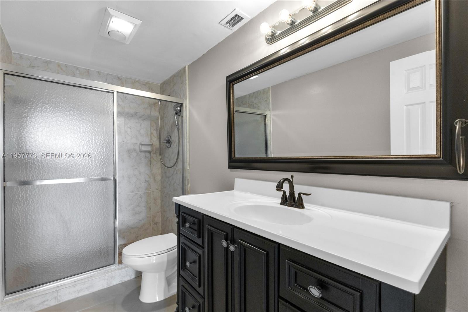 300 Bayview Dr # 06 Unit: PH-06