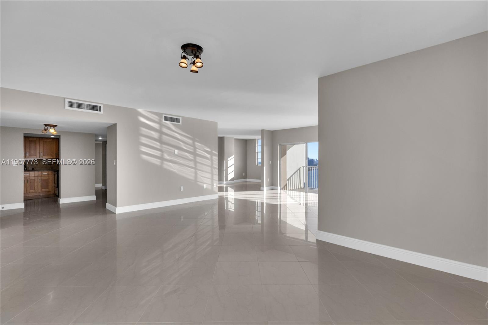 300 Bayview Dr # 06 Unit: PH-06