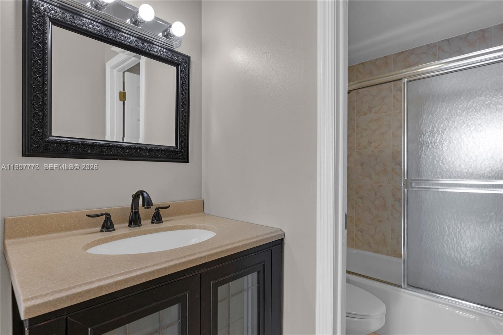 300 Bayview Dr # 06 Unit: PH-06