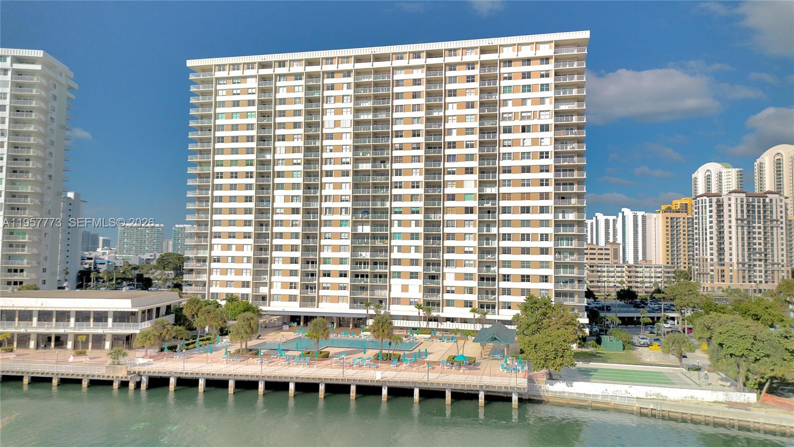 300 Bayview Dr # 06 Unit: PH-06