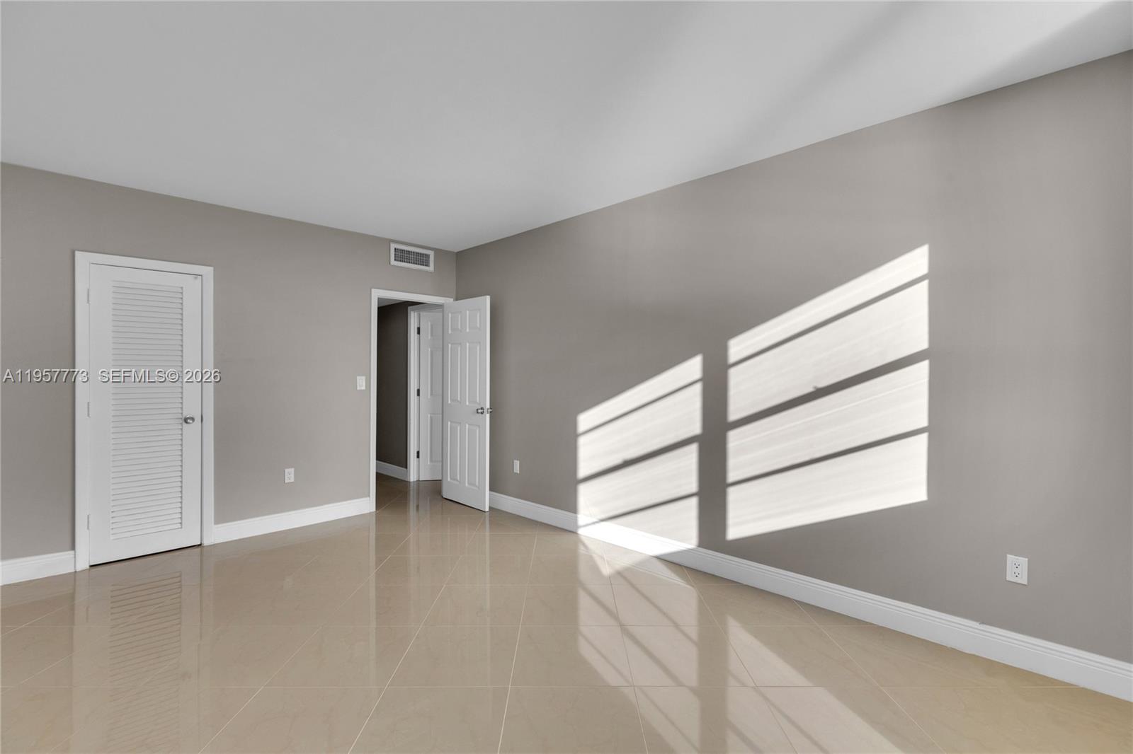 300 Bayview Dr # 06 Unit: PH-06