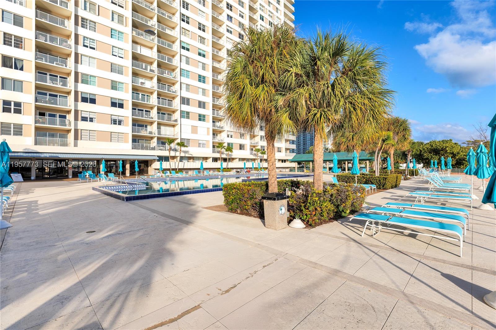 300 Bayview Dr # 06 Unit: PH-06