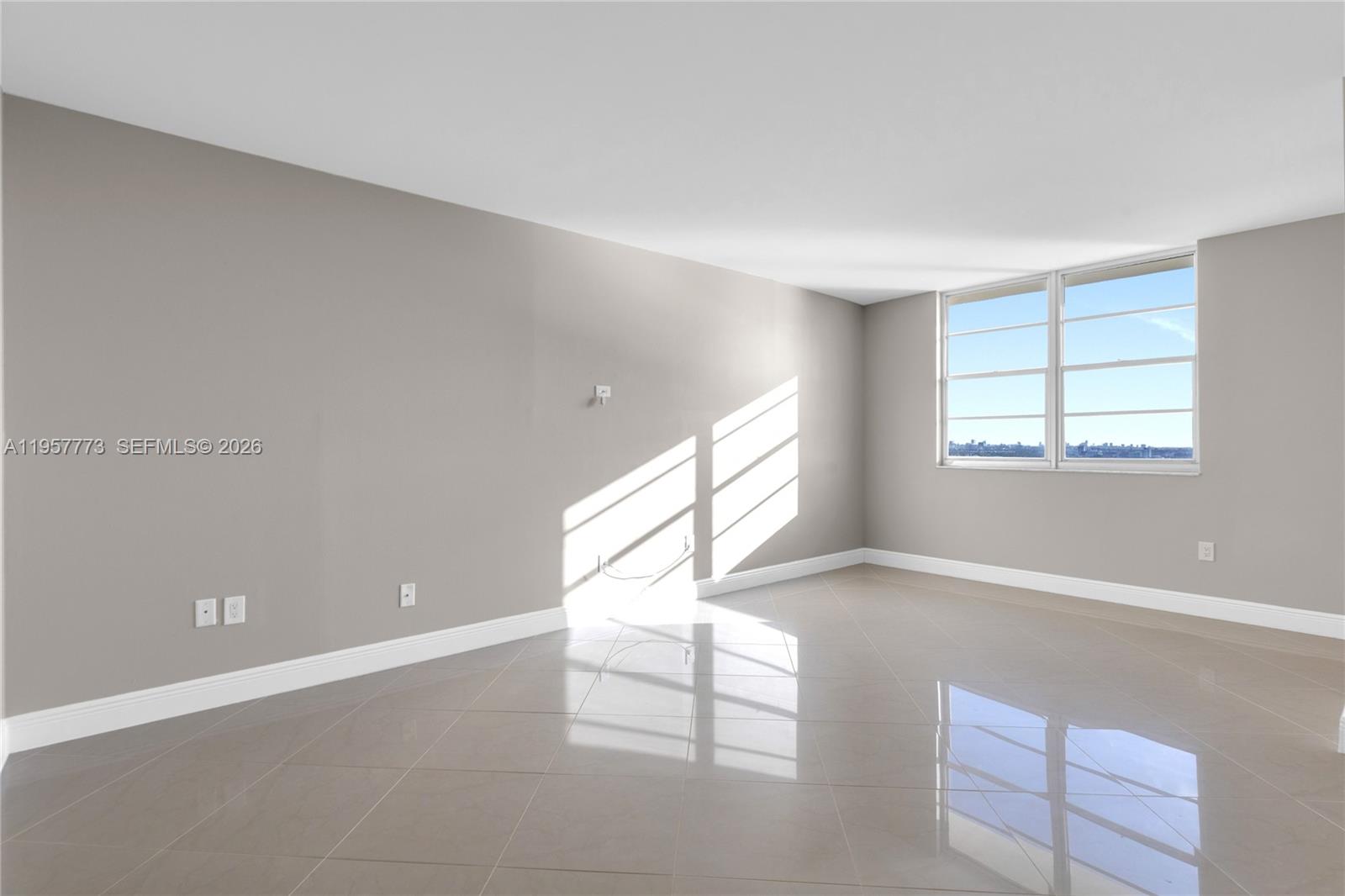 300 Bayview Dr # 06 Unit: PH-06