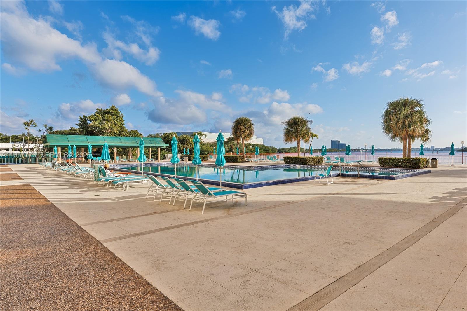 300 Bayview Dr # 06 Unit: PH-06