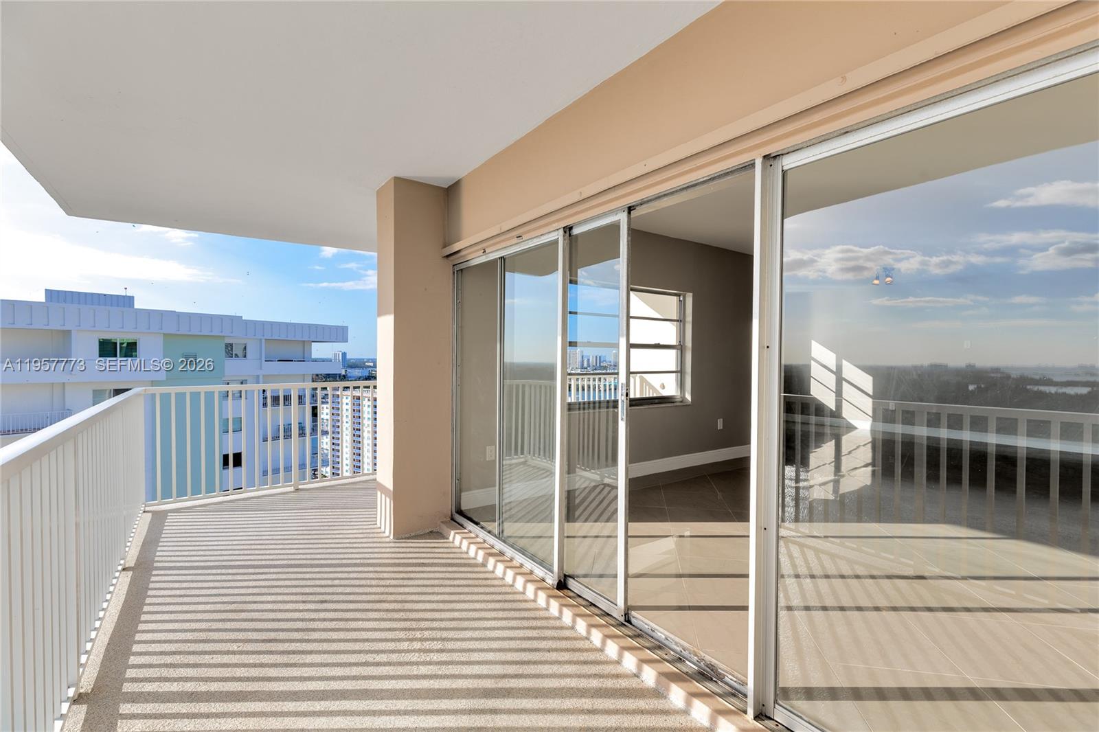 300 Bayview Dr # 06 Unit: PH-06