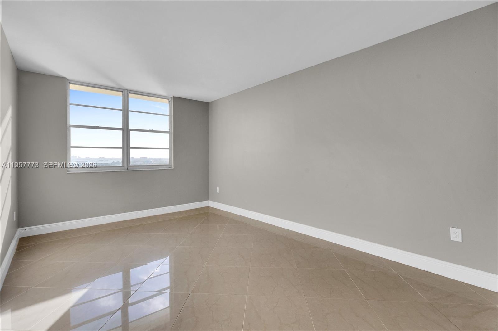 300 Bayview Dr # 06 Unit: PH-06