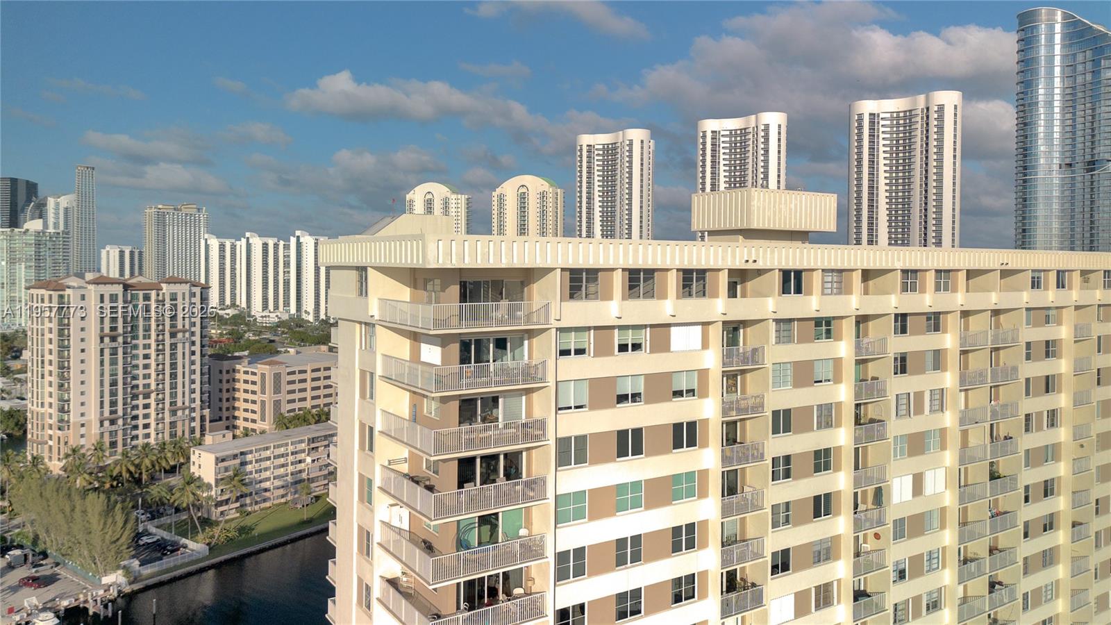 300 Bayview Dr # 06 Unit: PH-06