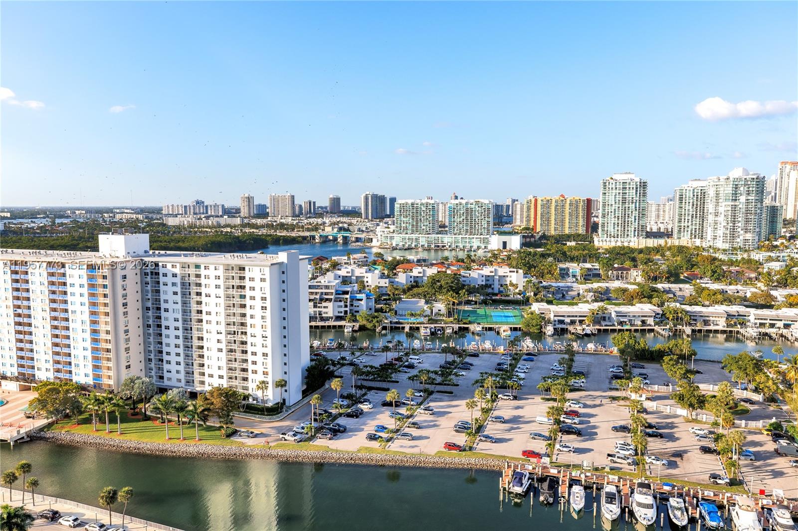300 Bayview Dr # 06 Unit: PH-06