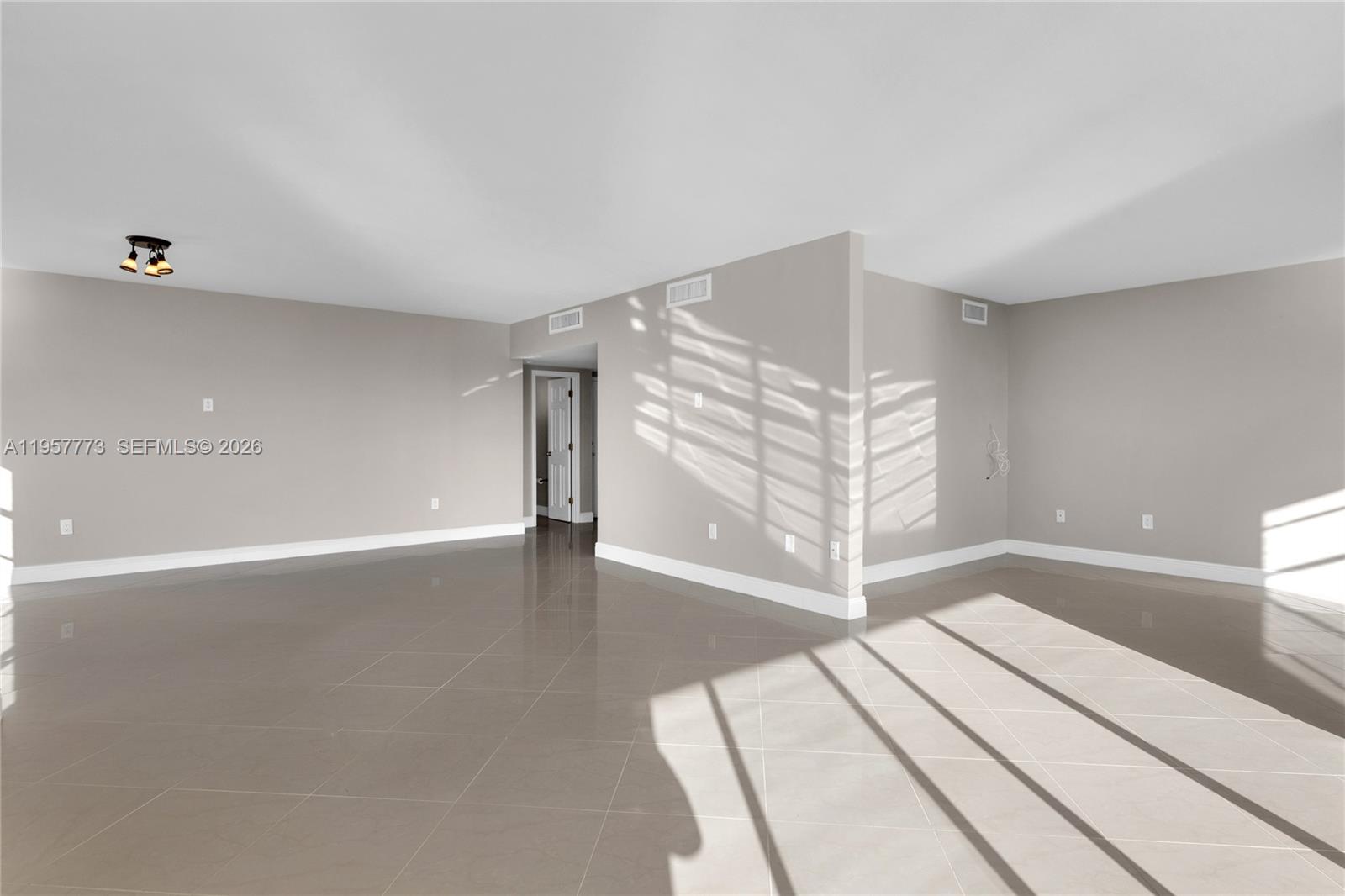 300 Bayview Dr # 06 Unit: PH-06