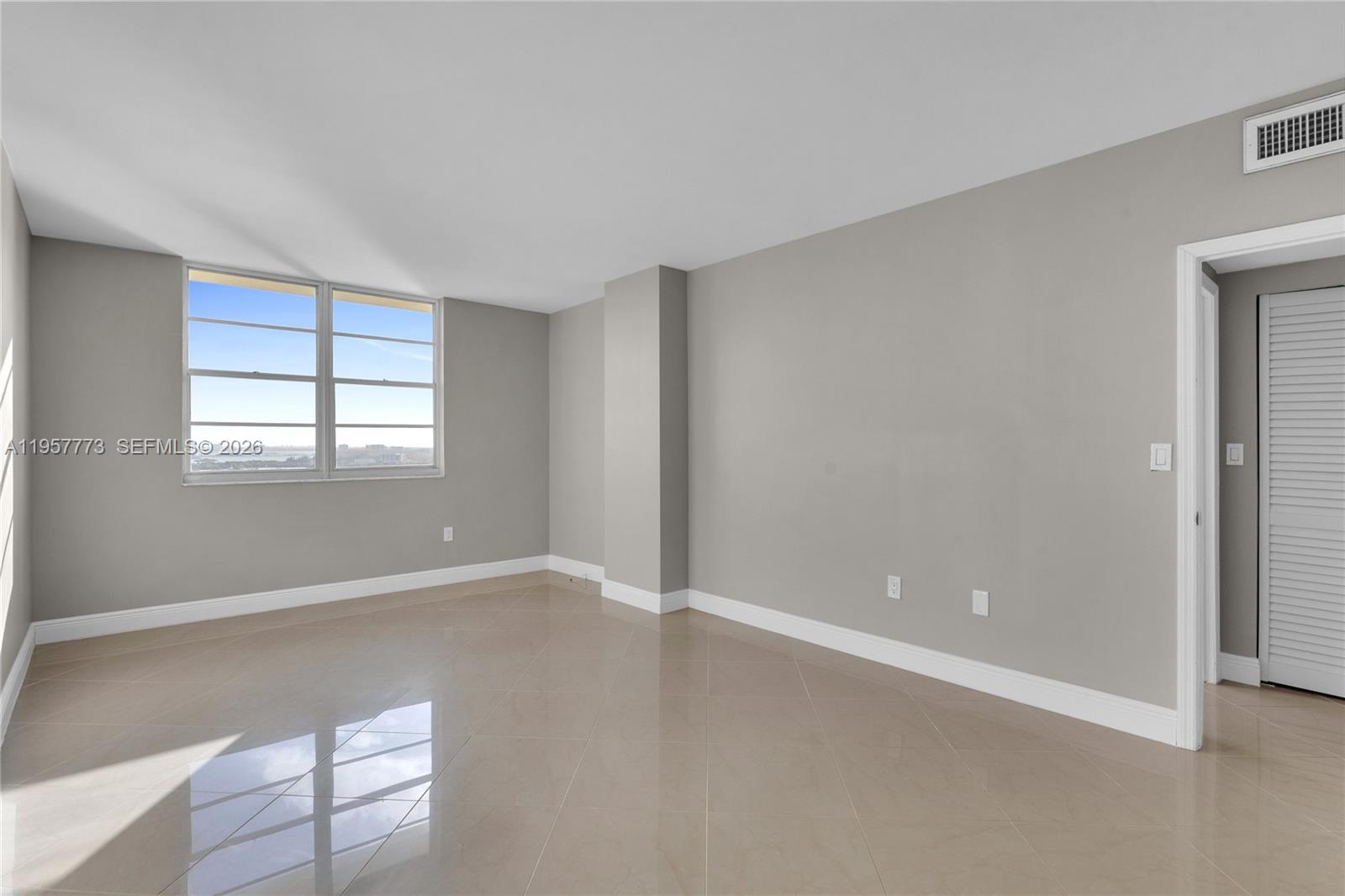 300 Bayview Dr # 06 Unit: PH-06