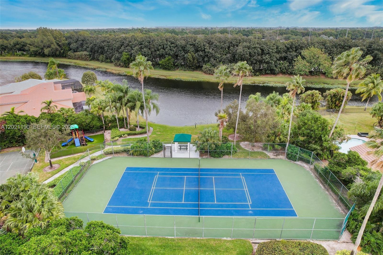 814 Heron Rd