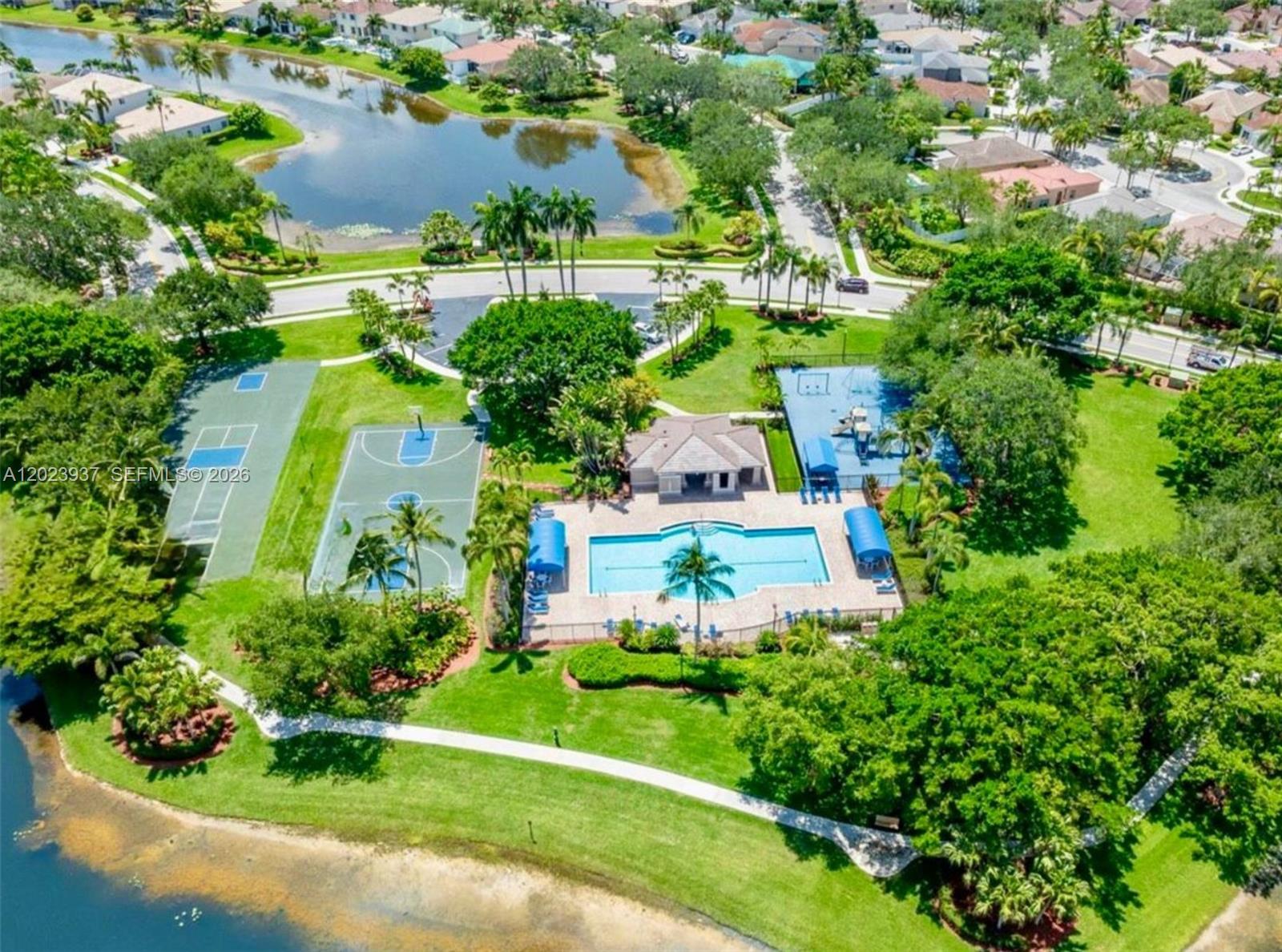 953 Tanglewood Cir # 953