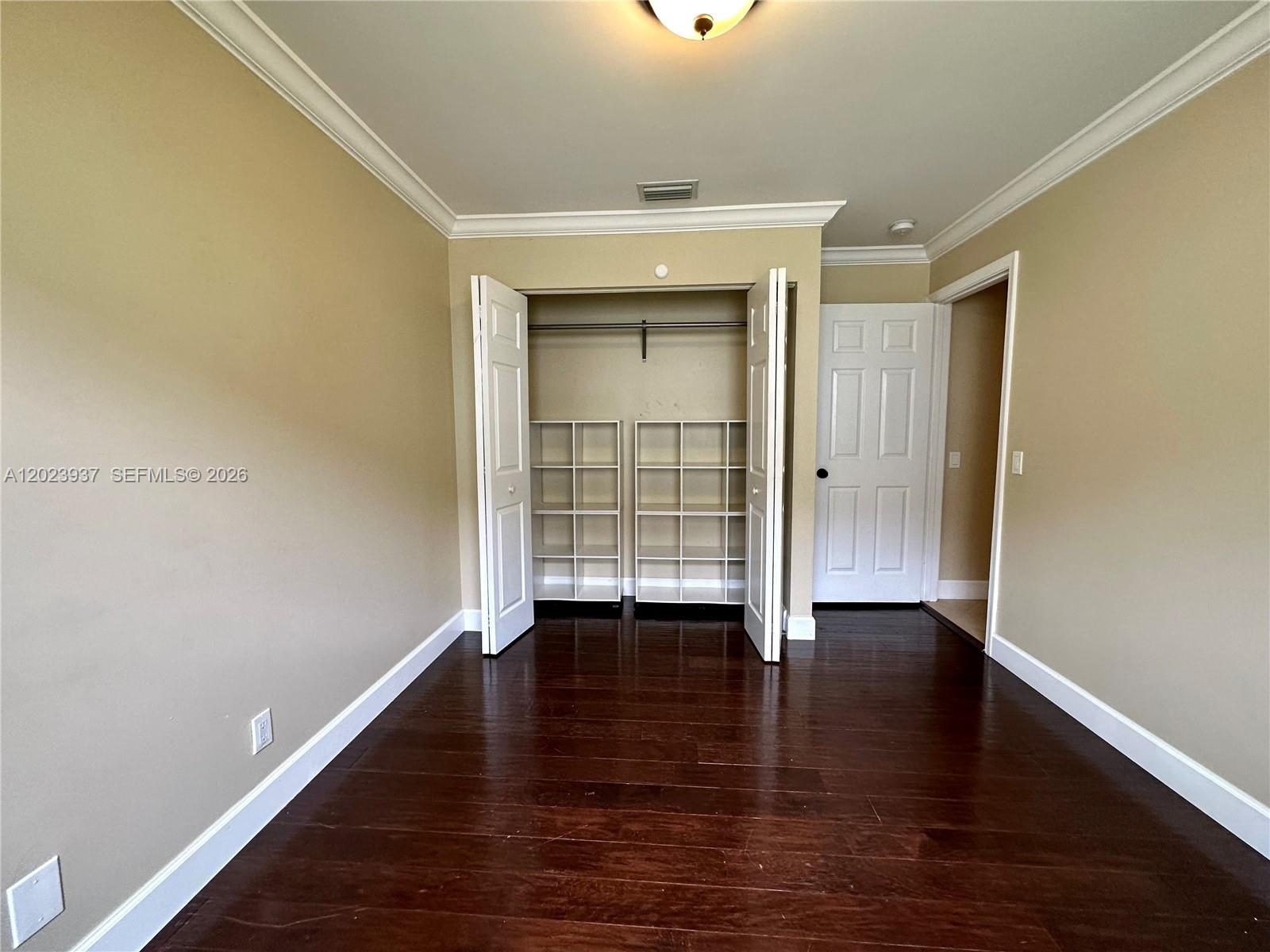 953 Tanglewood Cir # 953