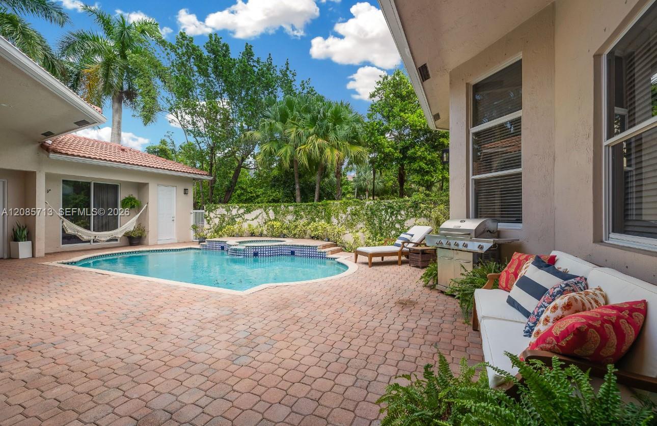 1604 Victoria Pointe Ln