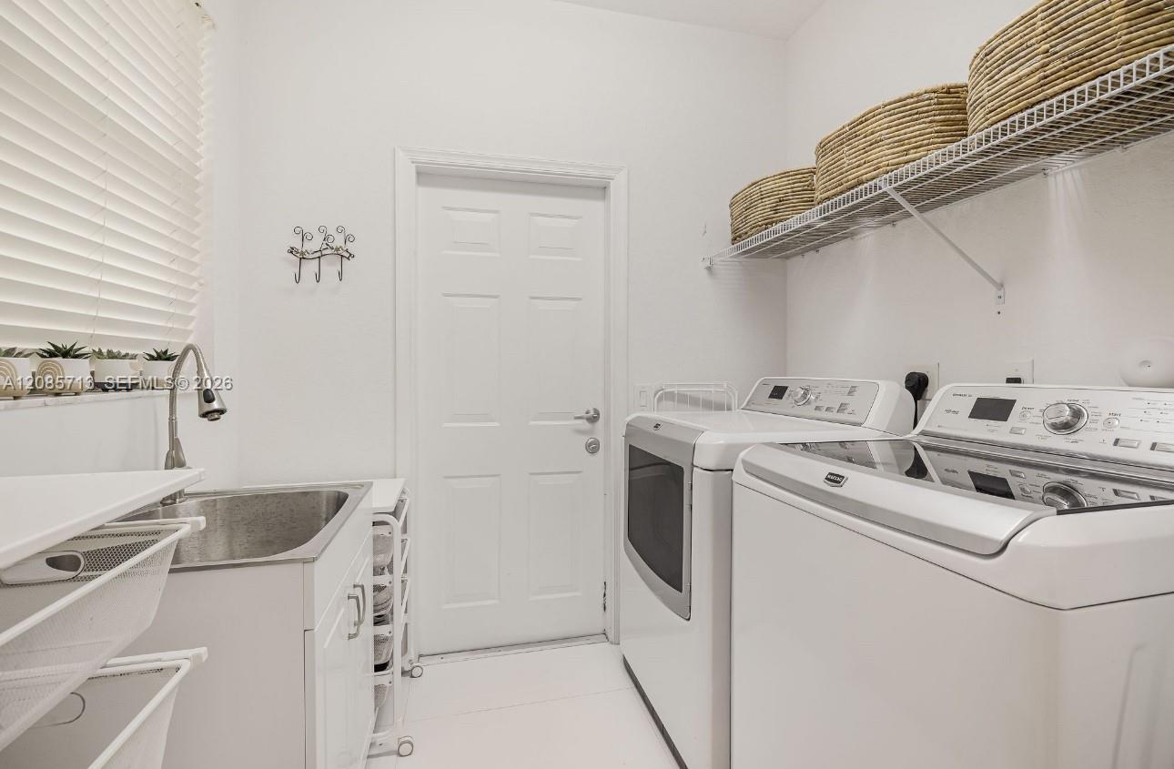 1604 Victoria Pointe Ln