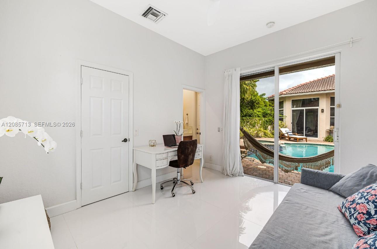 1604 Victoria Pointe Ln