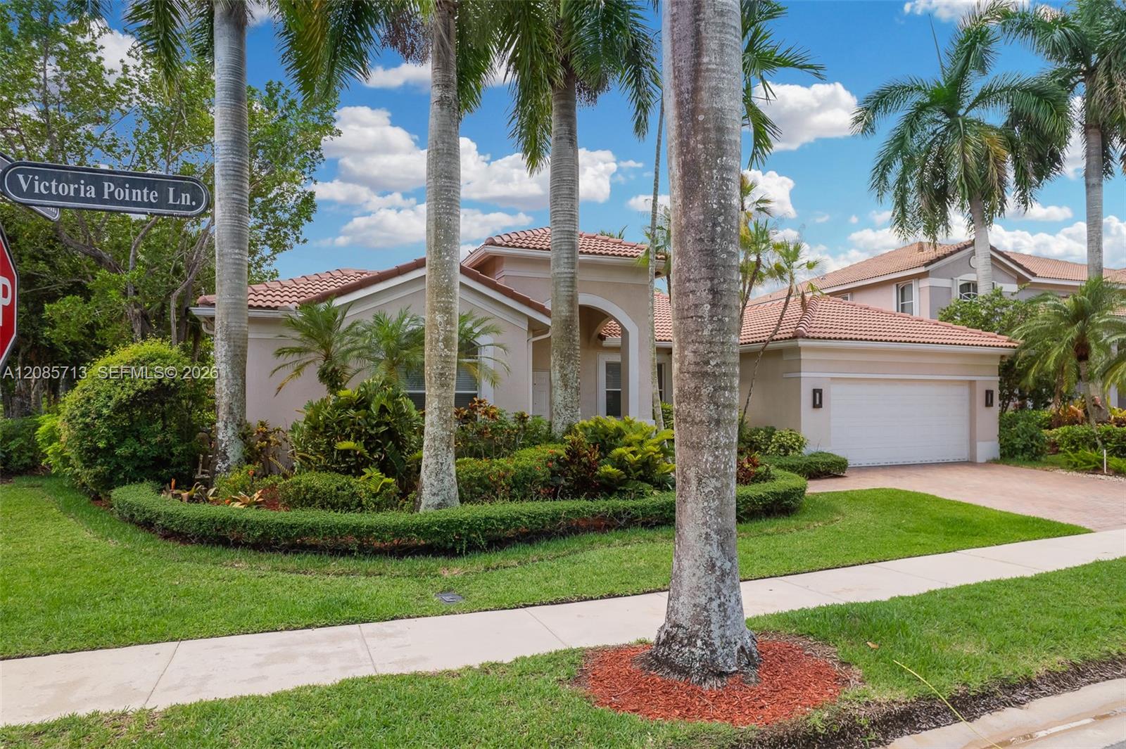 1604 Victoria Pointe Ln