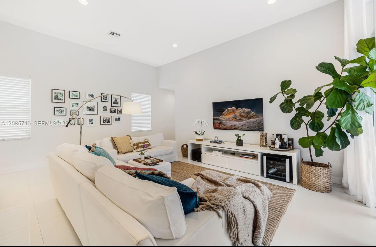 1604 Victoria Pointe Ln