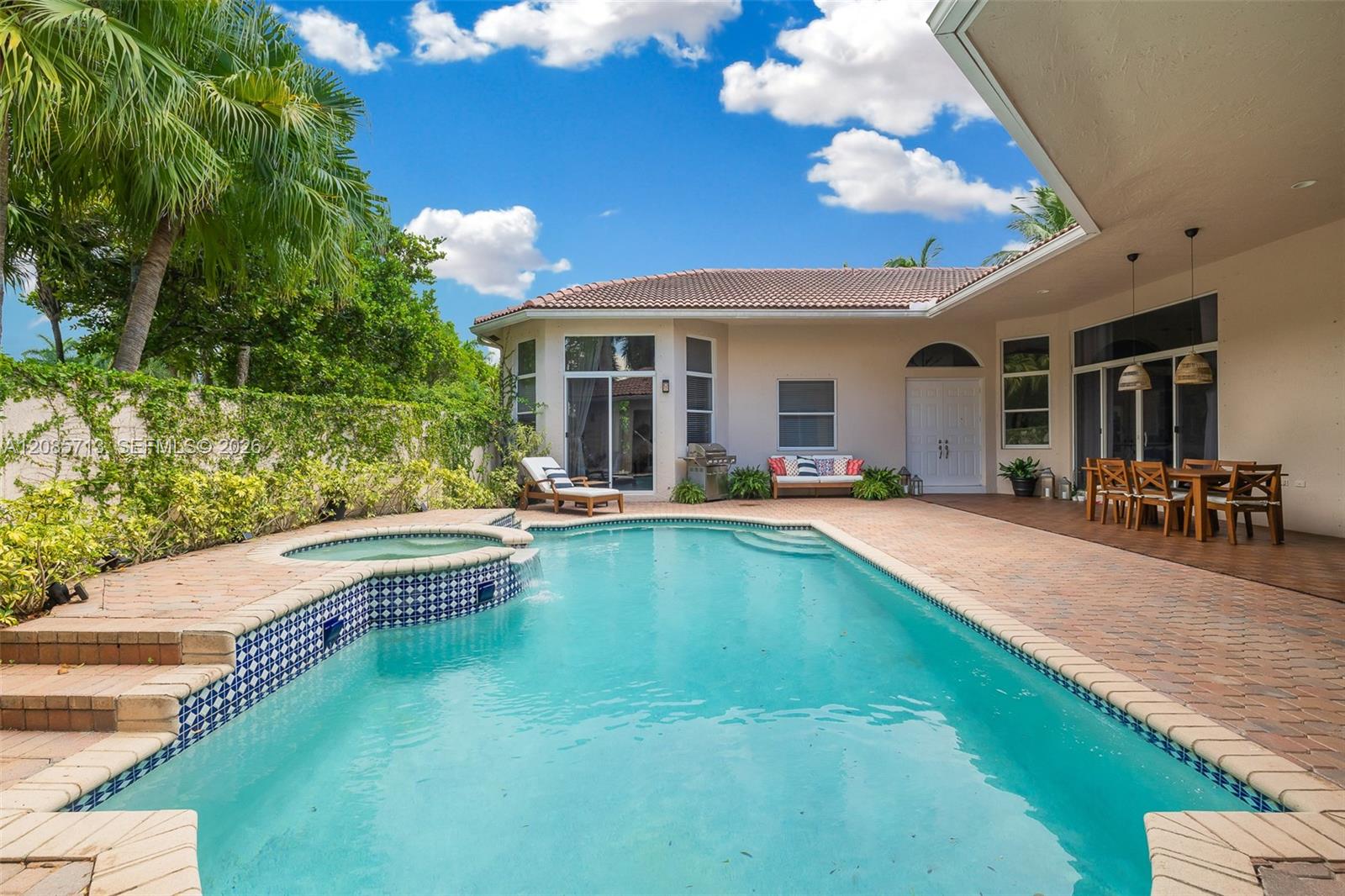 1604 Victoria Pointe Ln