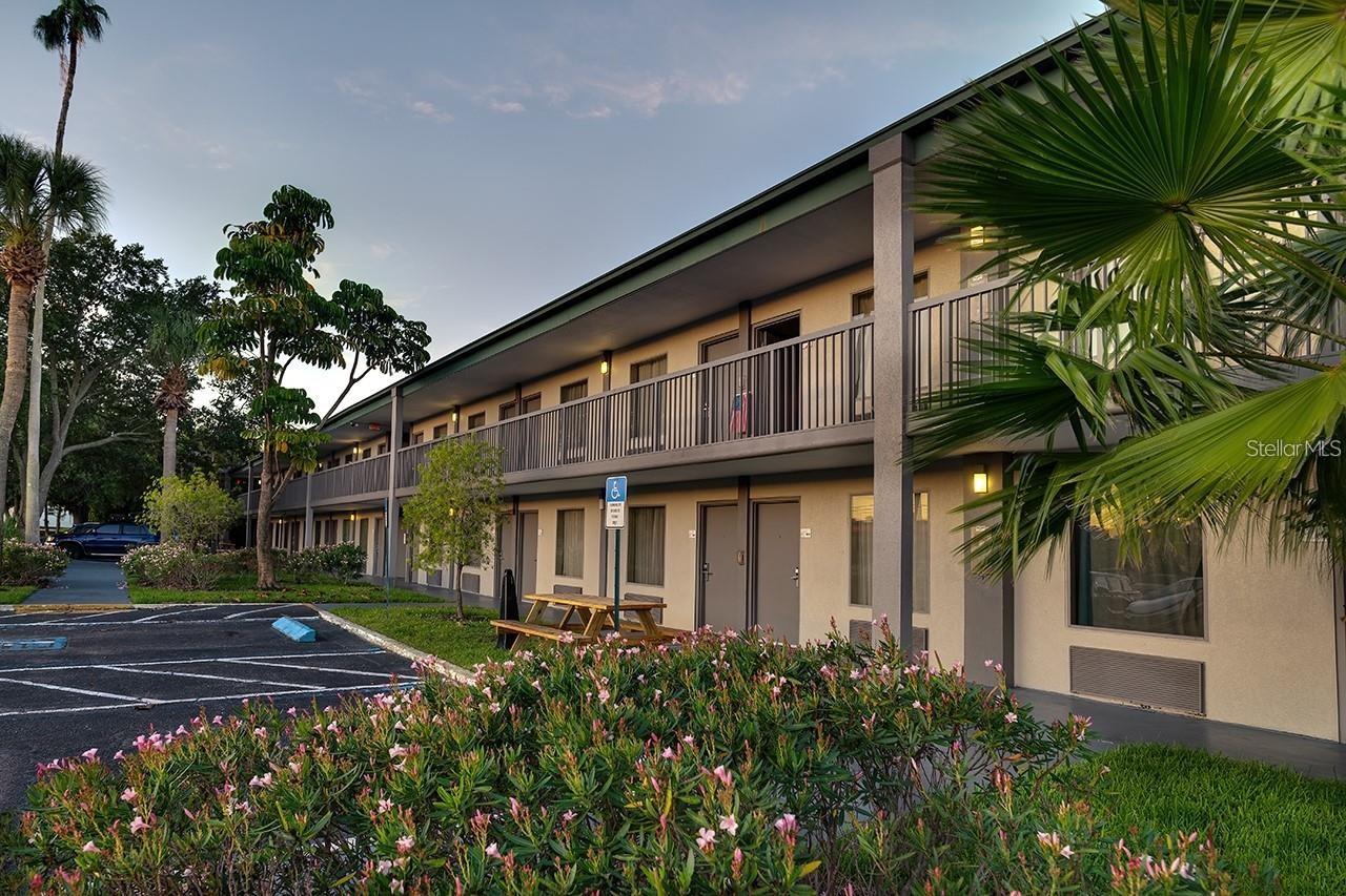 7150 N TAMIAMI TRL #S-606