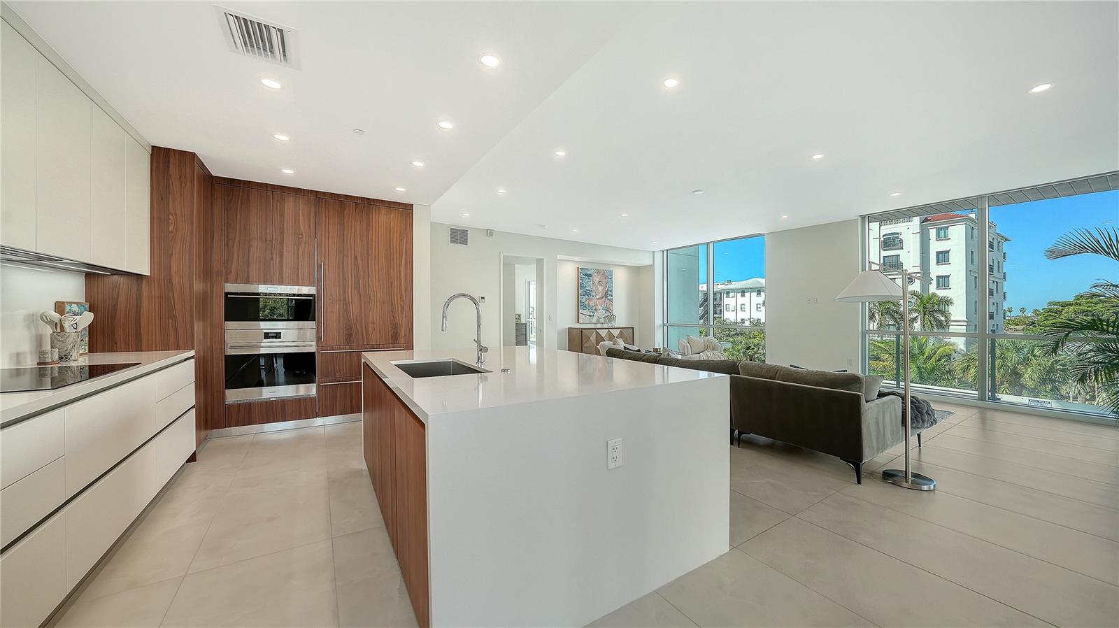 111 GOLDEN GATE PT #201