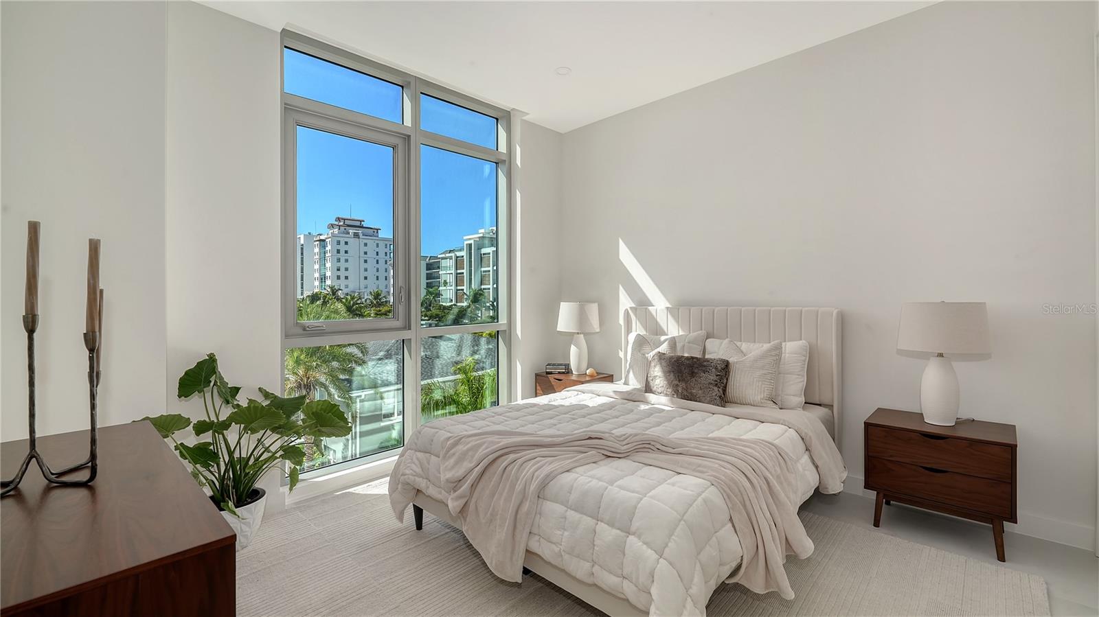 111 GOLDEN GATE PT #201