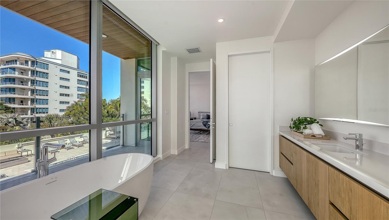 111 GOLDEN GATE PT #201