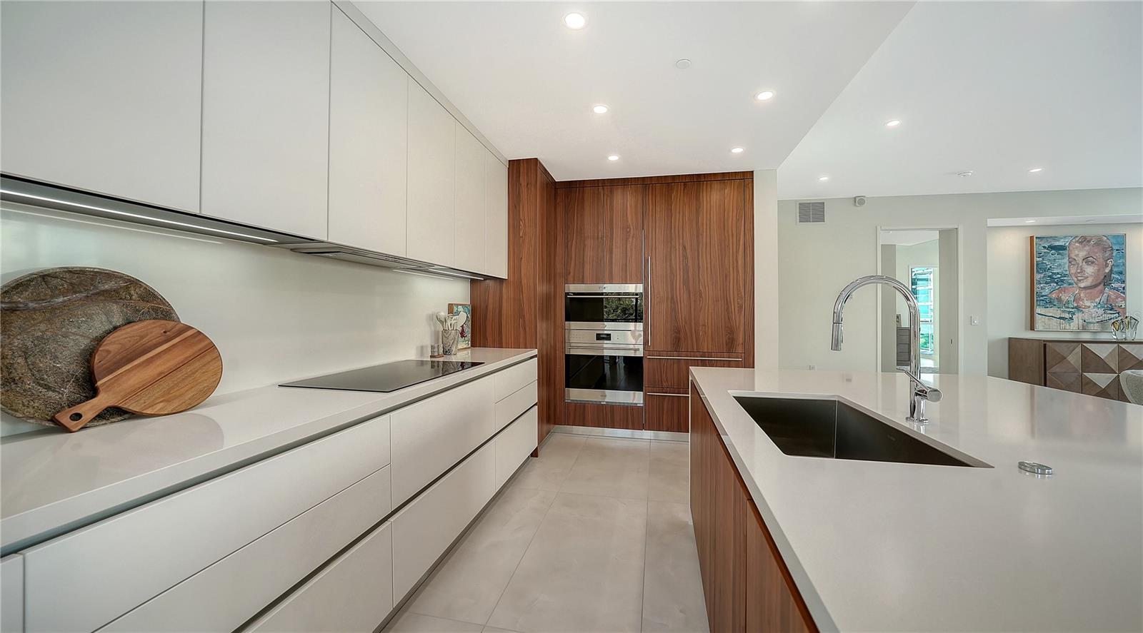 111 GOLDEN GATE PT #201