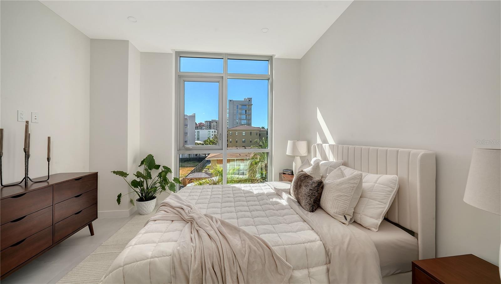 111 GOLDEN GATE PT #201